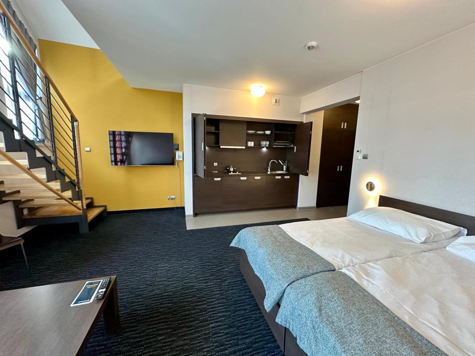 2 Bedroom Suite Plus- 4 Single Beds photo 1
