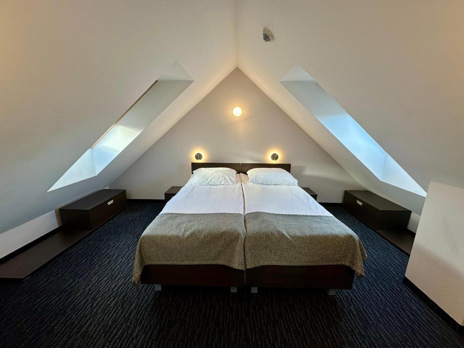 2 Bedroom Suite Plus- 4 Single Beds photo 2