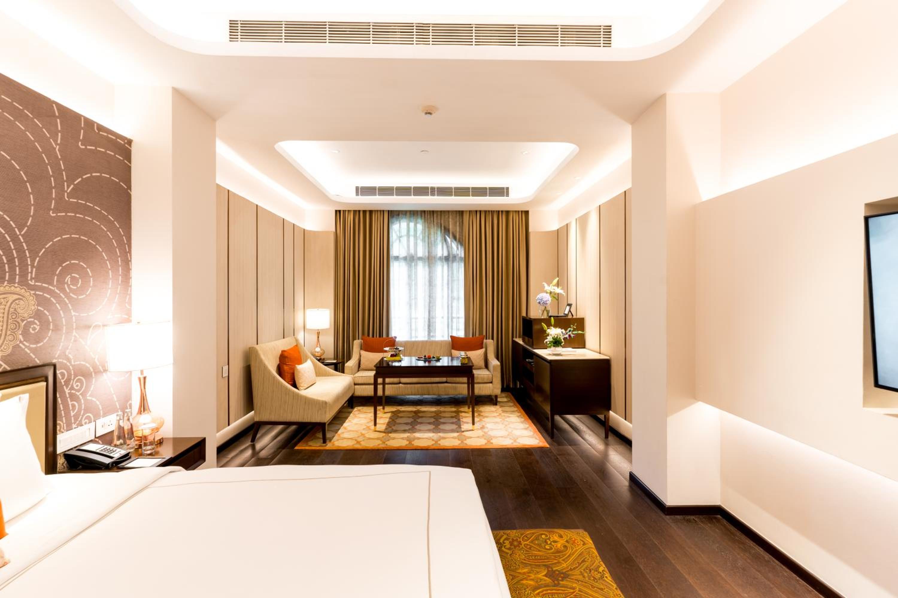 Executive Suite - Photo 1