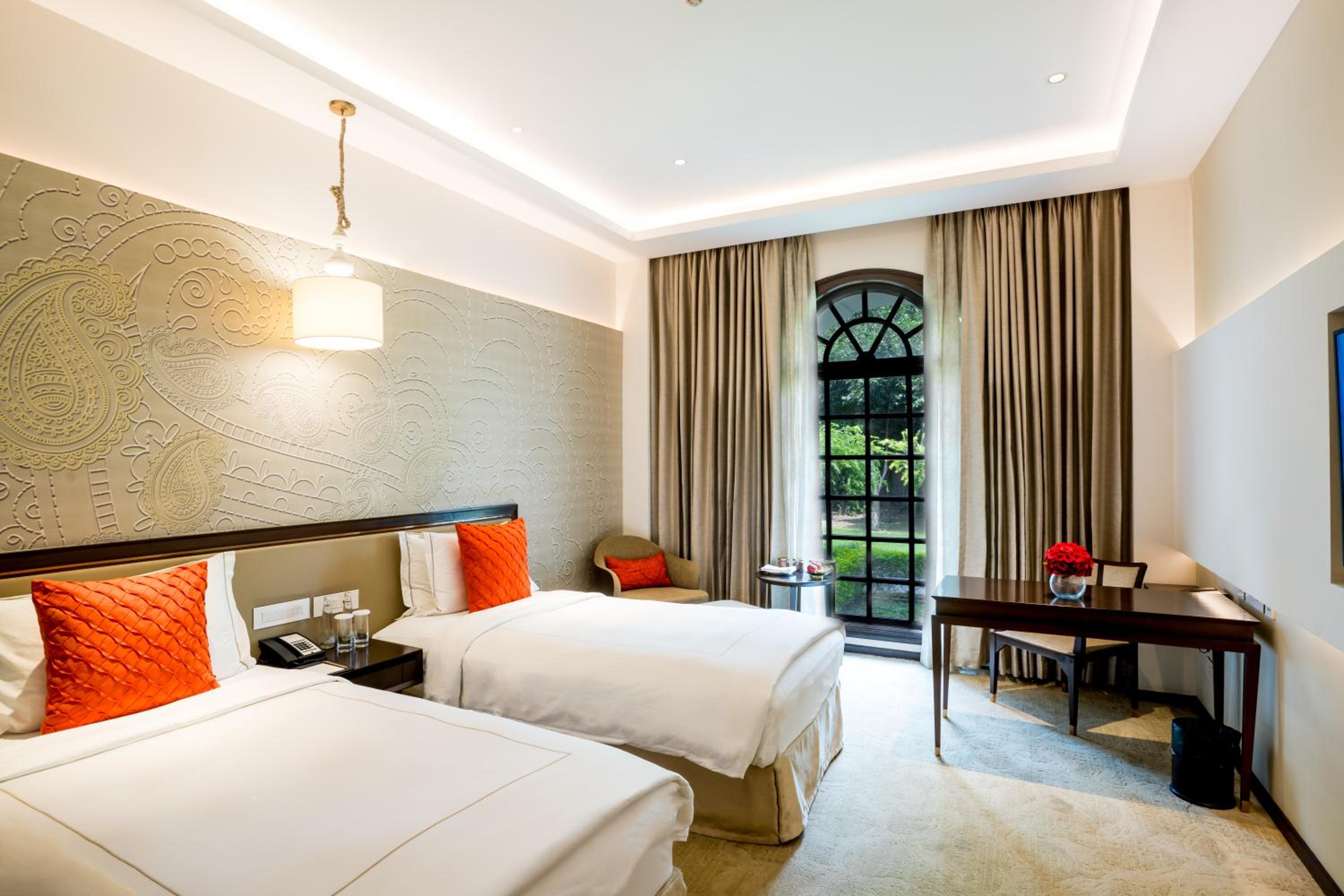 Deluxe Room Twin Bed - Photo 1