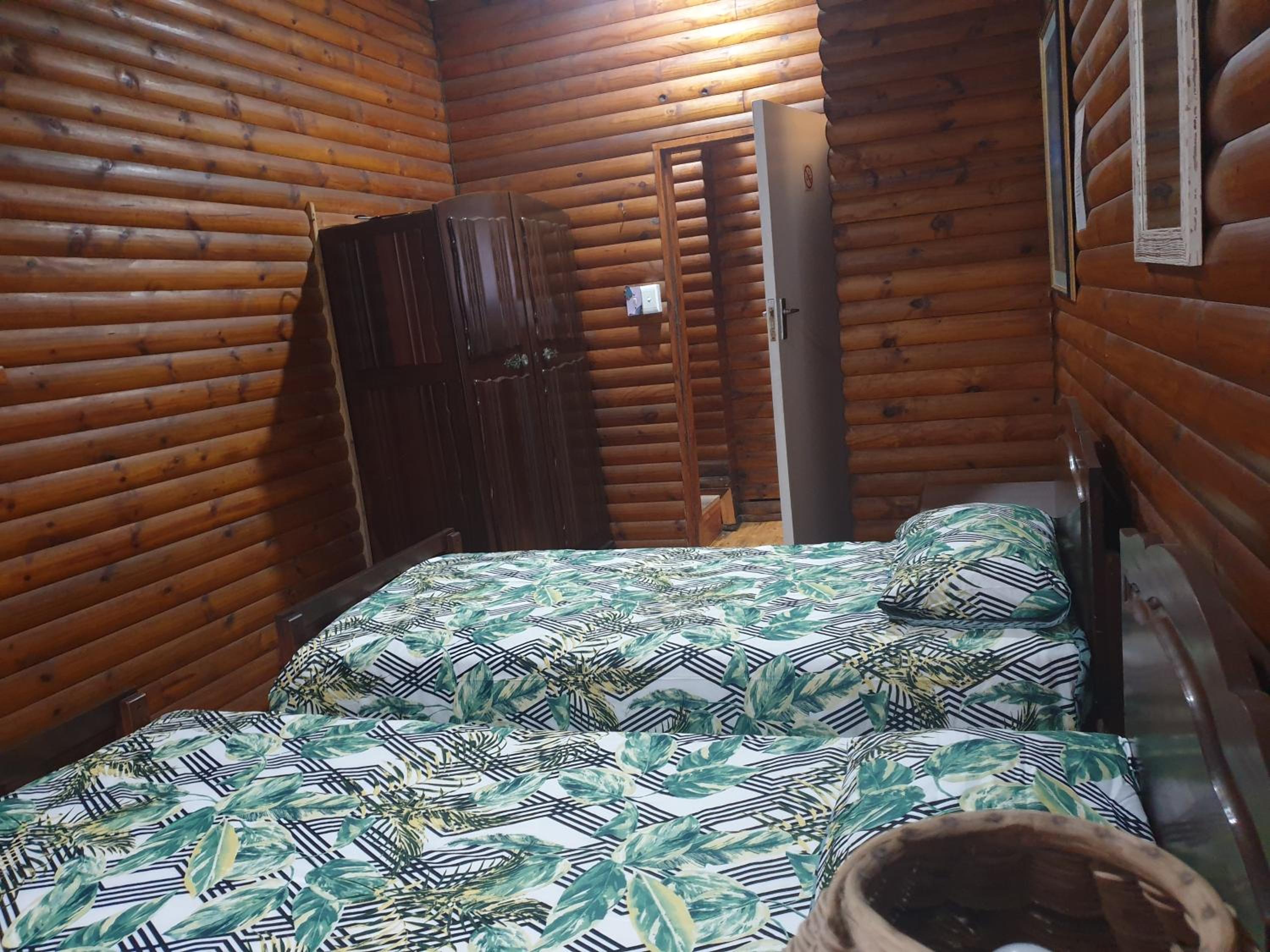 Double Room with Shared Bathroom photo 1