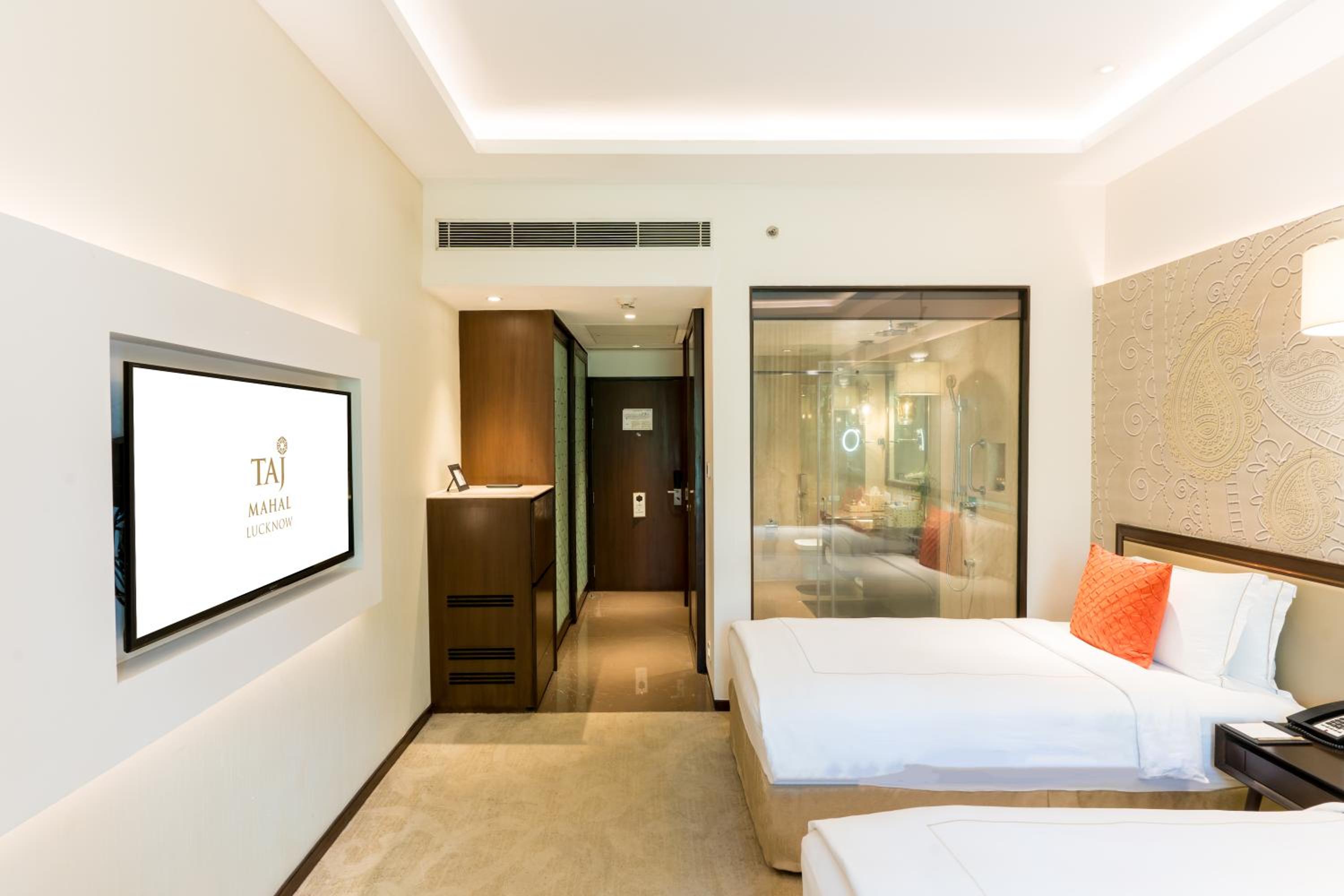 Deluxe Room Twin Bed - Photo 3