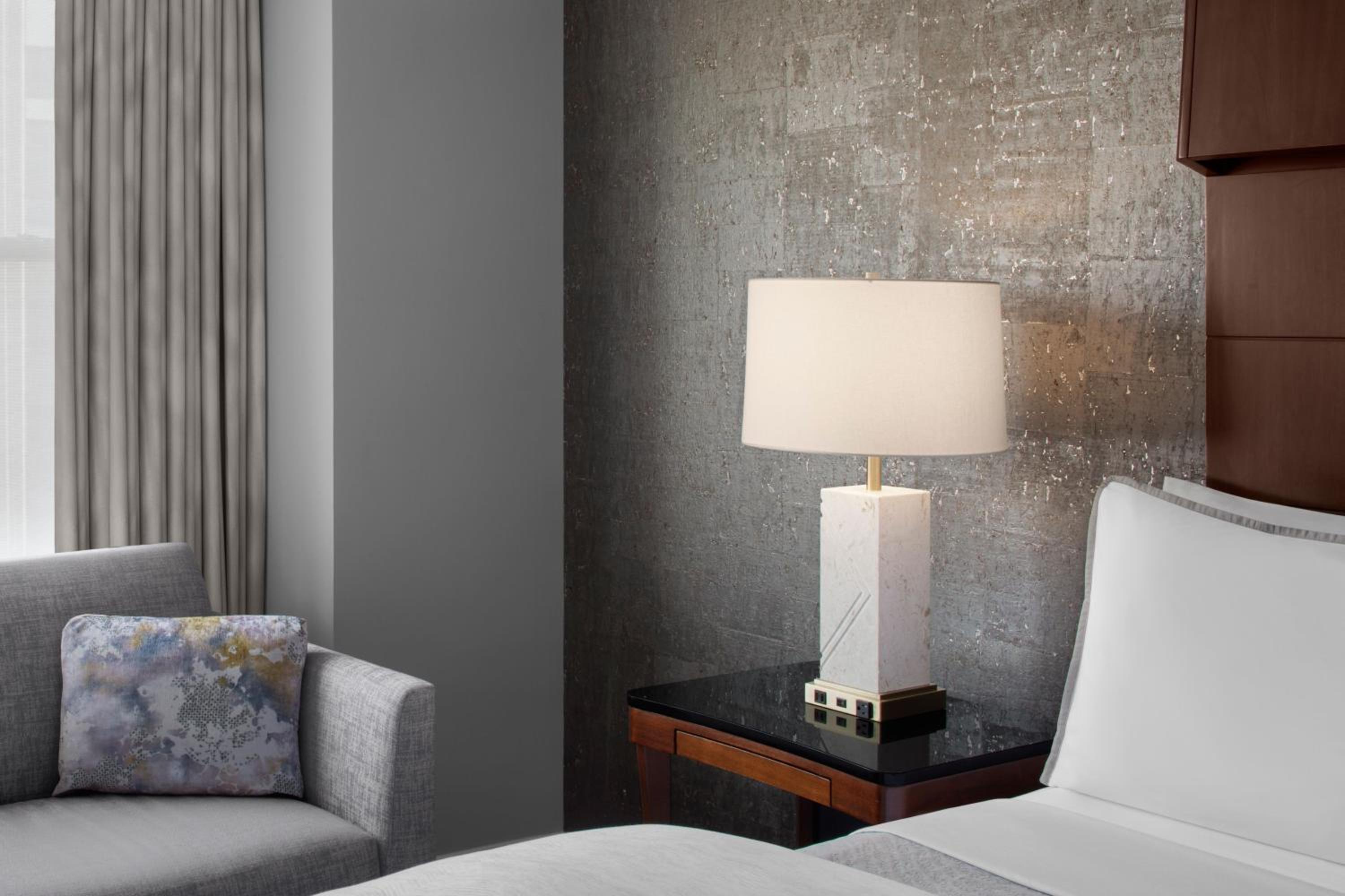 Deluxe Double, Guest room, 2 Double thumbnail 6