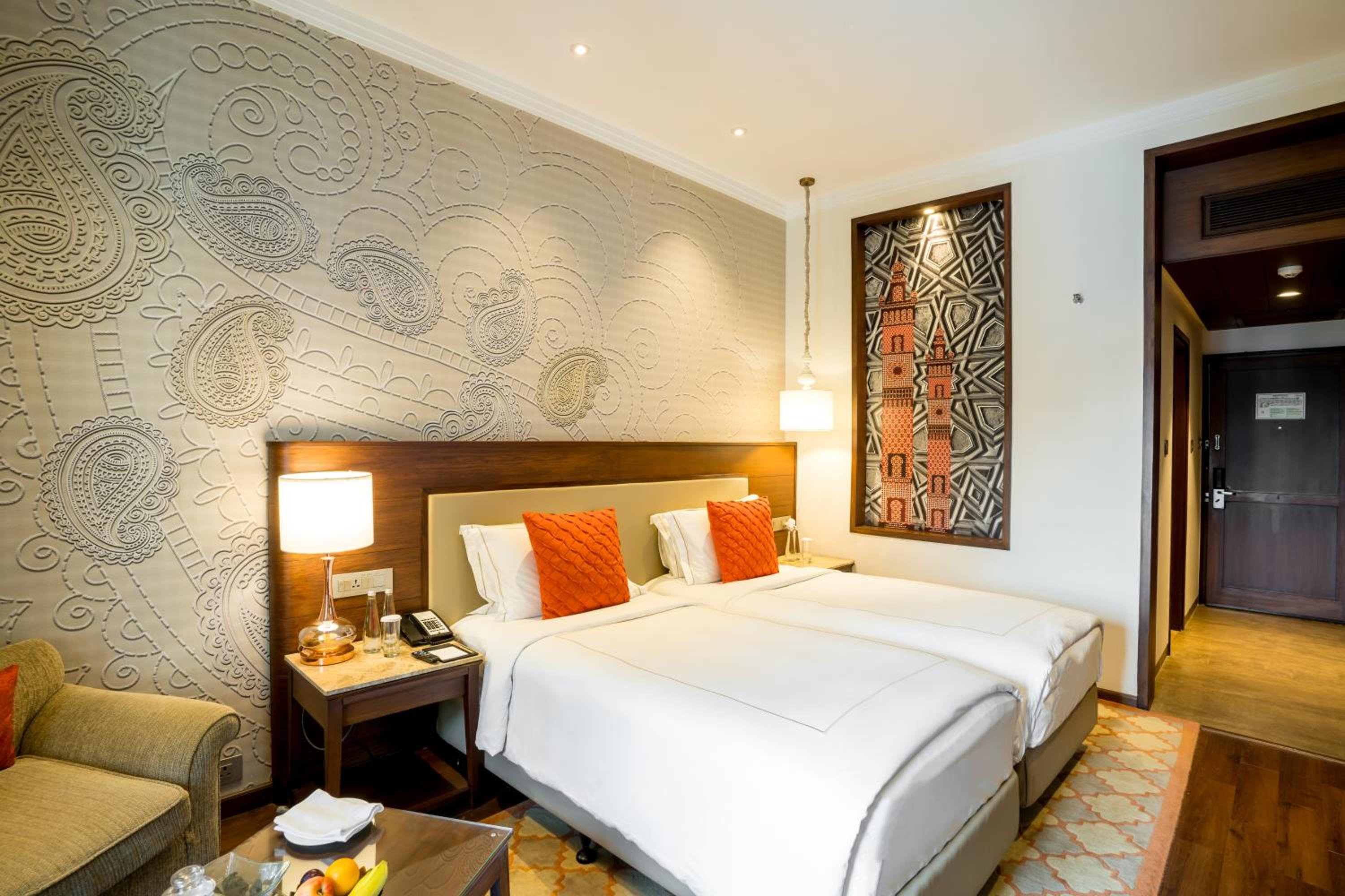 Superior Room Twin Bed Pool View - Photo 3