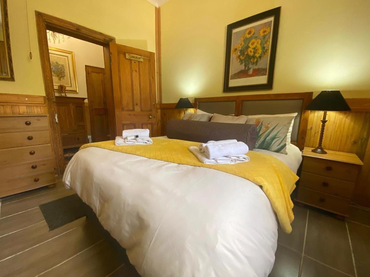 Double Room with Shared Bathroom photo 3