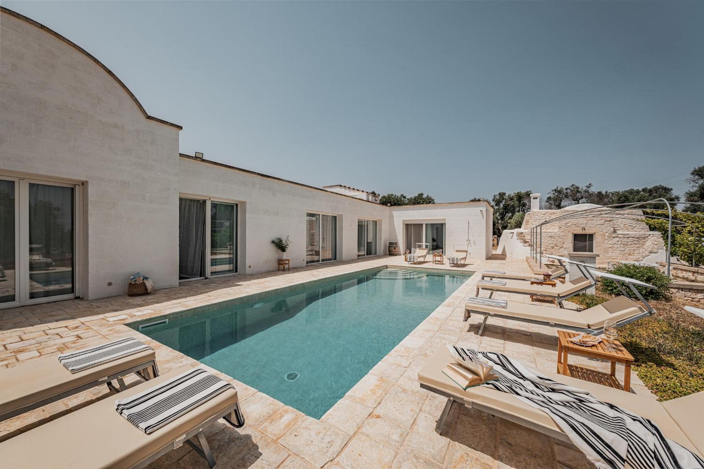Five-Bedroom Villa photo 2