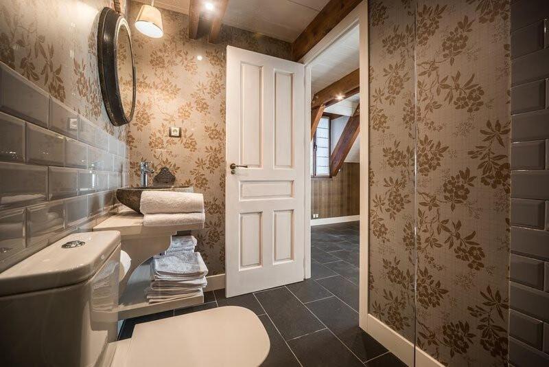 Four-Bedroom House photo 2