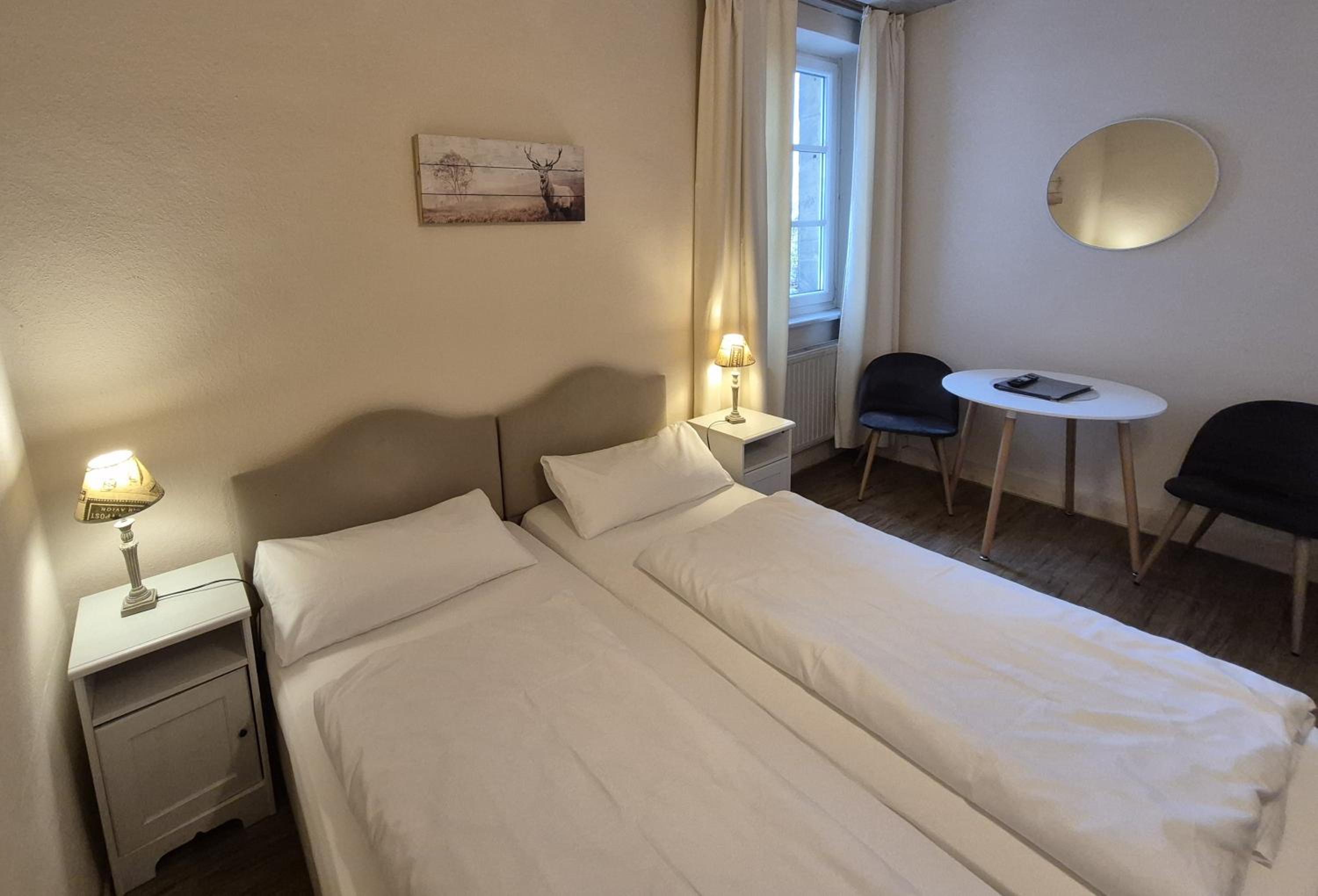 Double or Twin Room with Bathroom - Photo 5