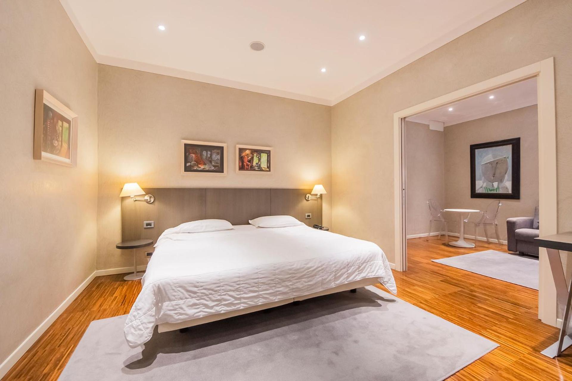 Suite - Photo 1