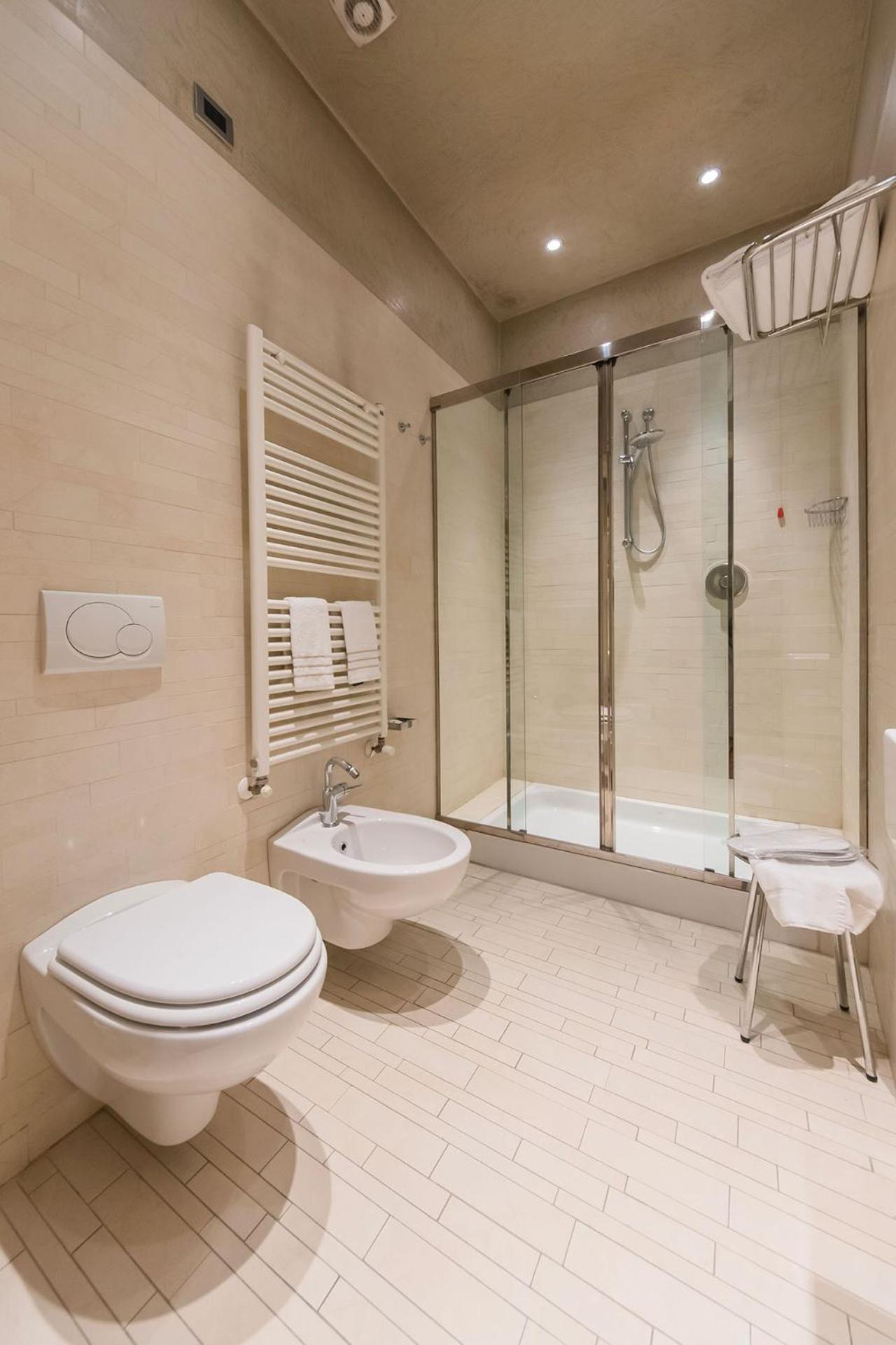 Suite - Photo 5
