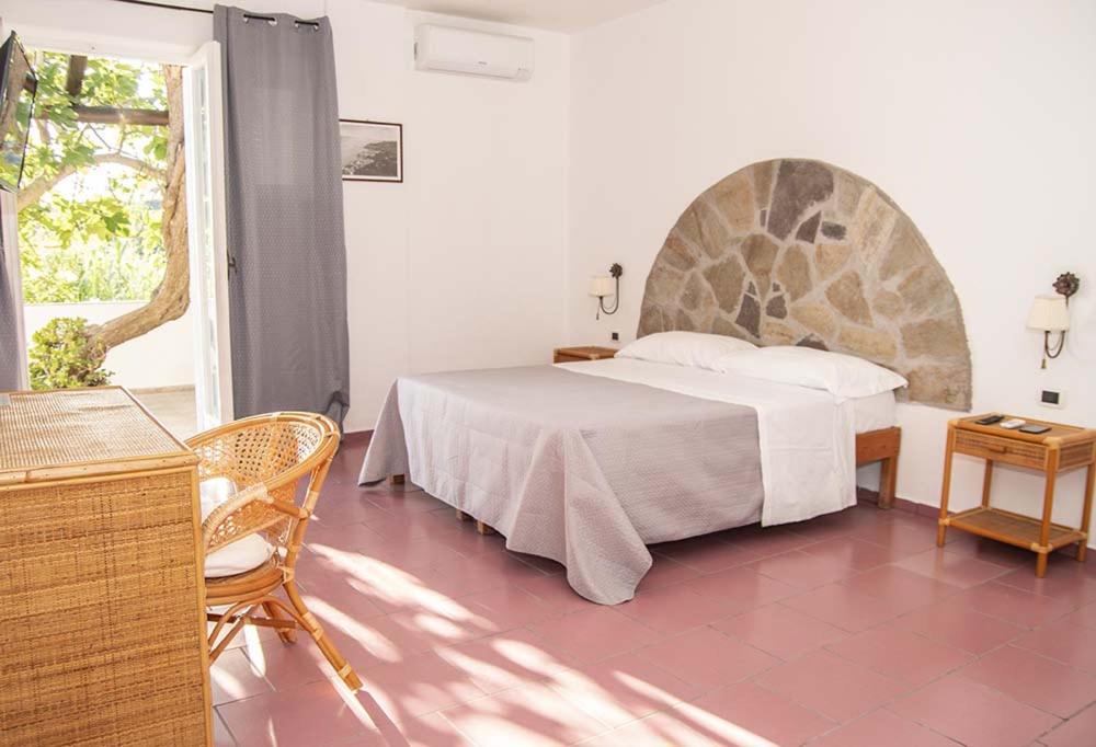 Deluxe Double Room with Balcony and Sea View