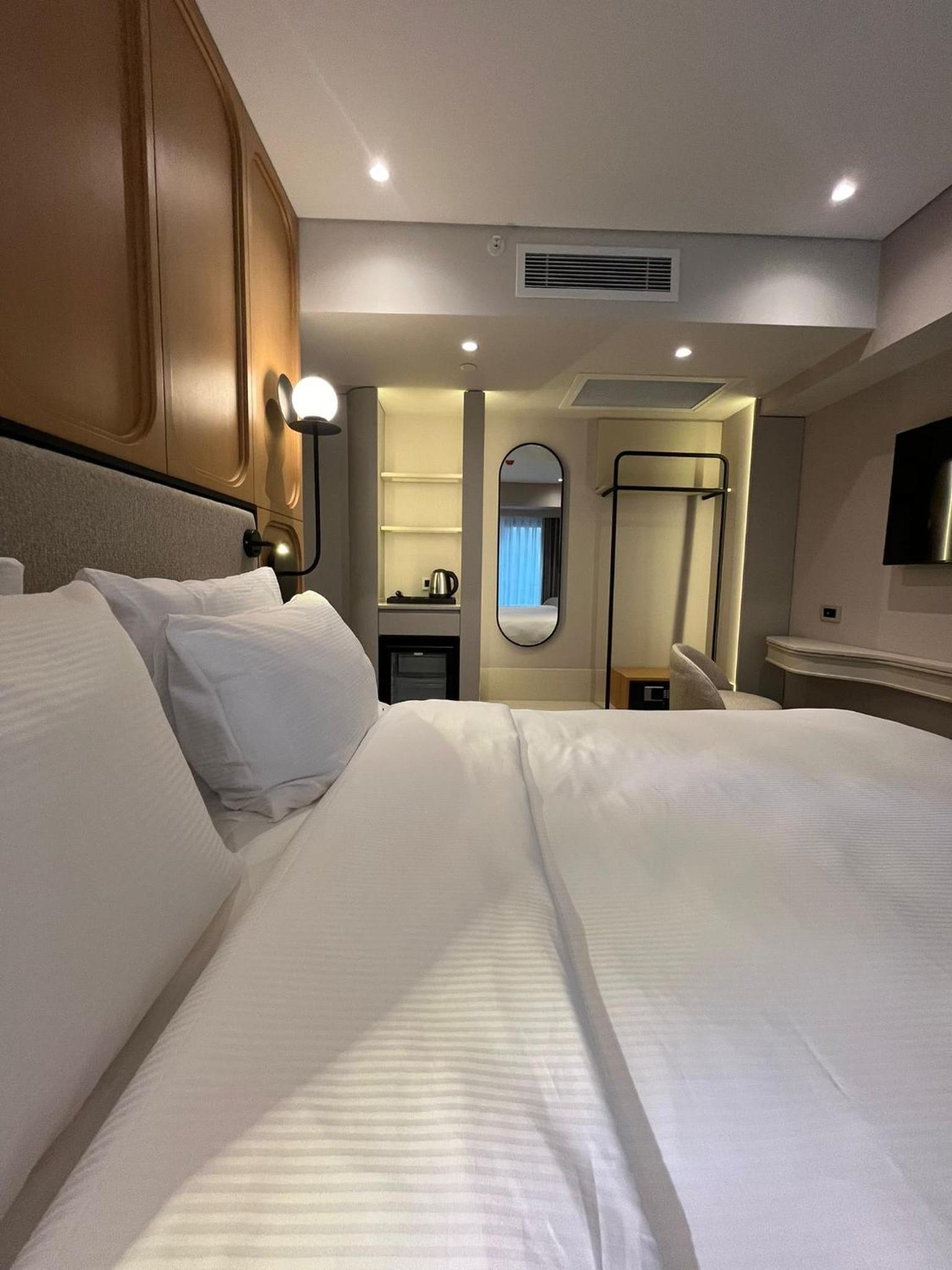 Deluxe King Room photo 2