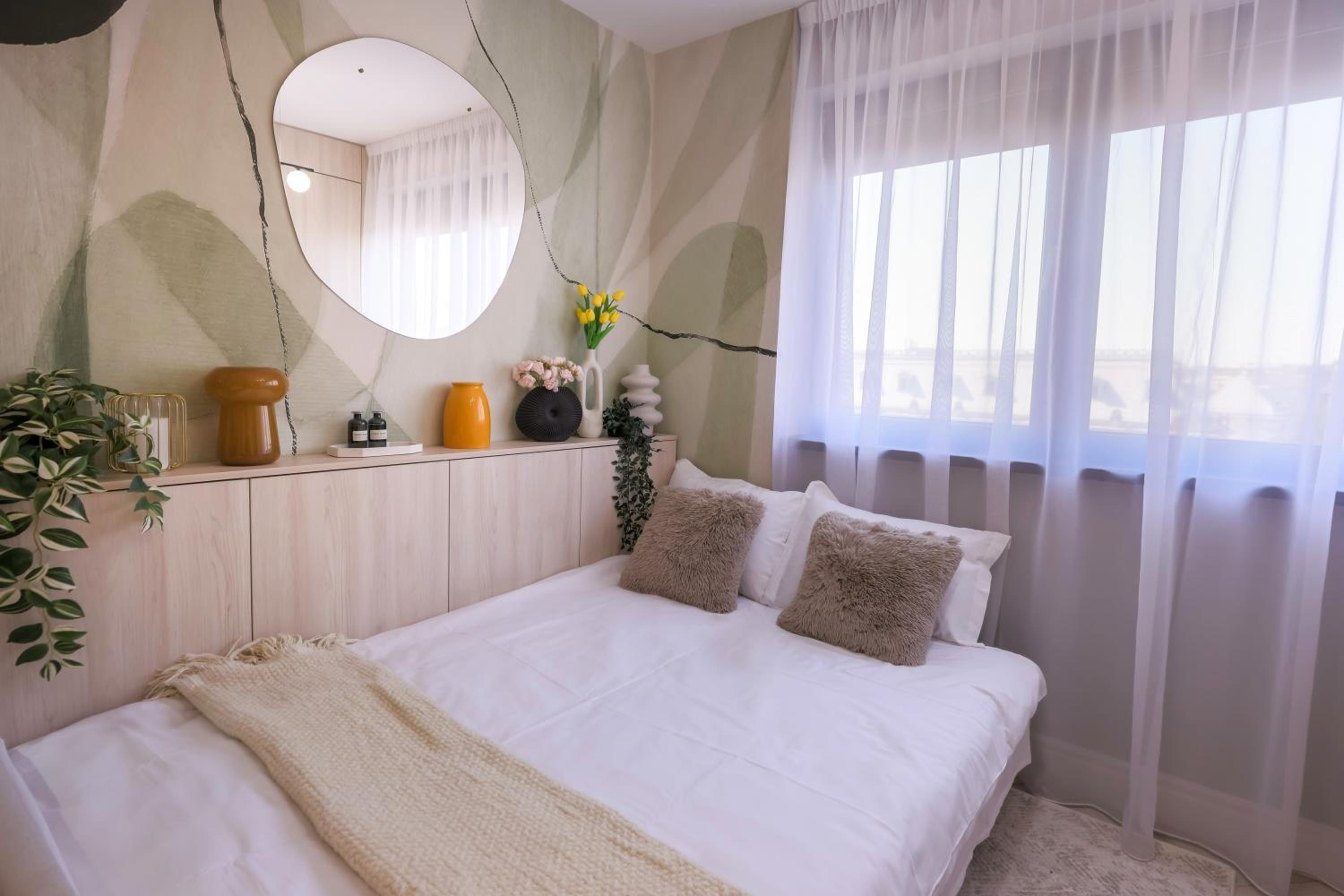 Superior King Studio with River View - No Balcony