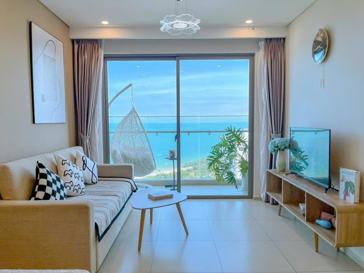 Three-Bedroom Apartment with Sea View - Photo 79