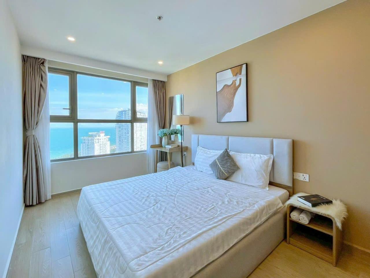 Three-Bedroom Apartment with Sea View - Photo 20