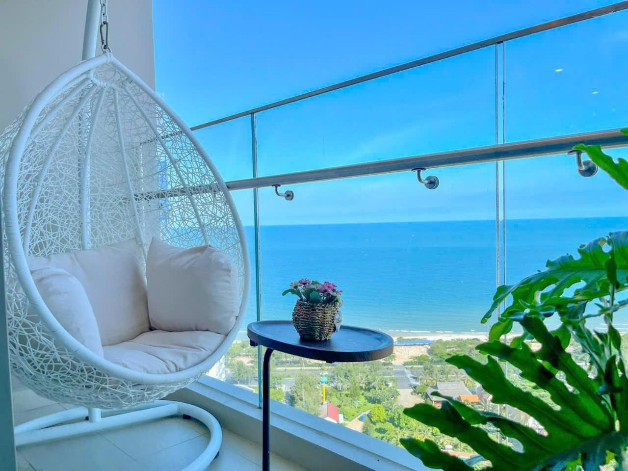 Three-Bedroom Apartment with Sea View - Photo 81