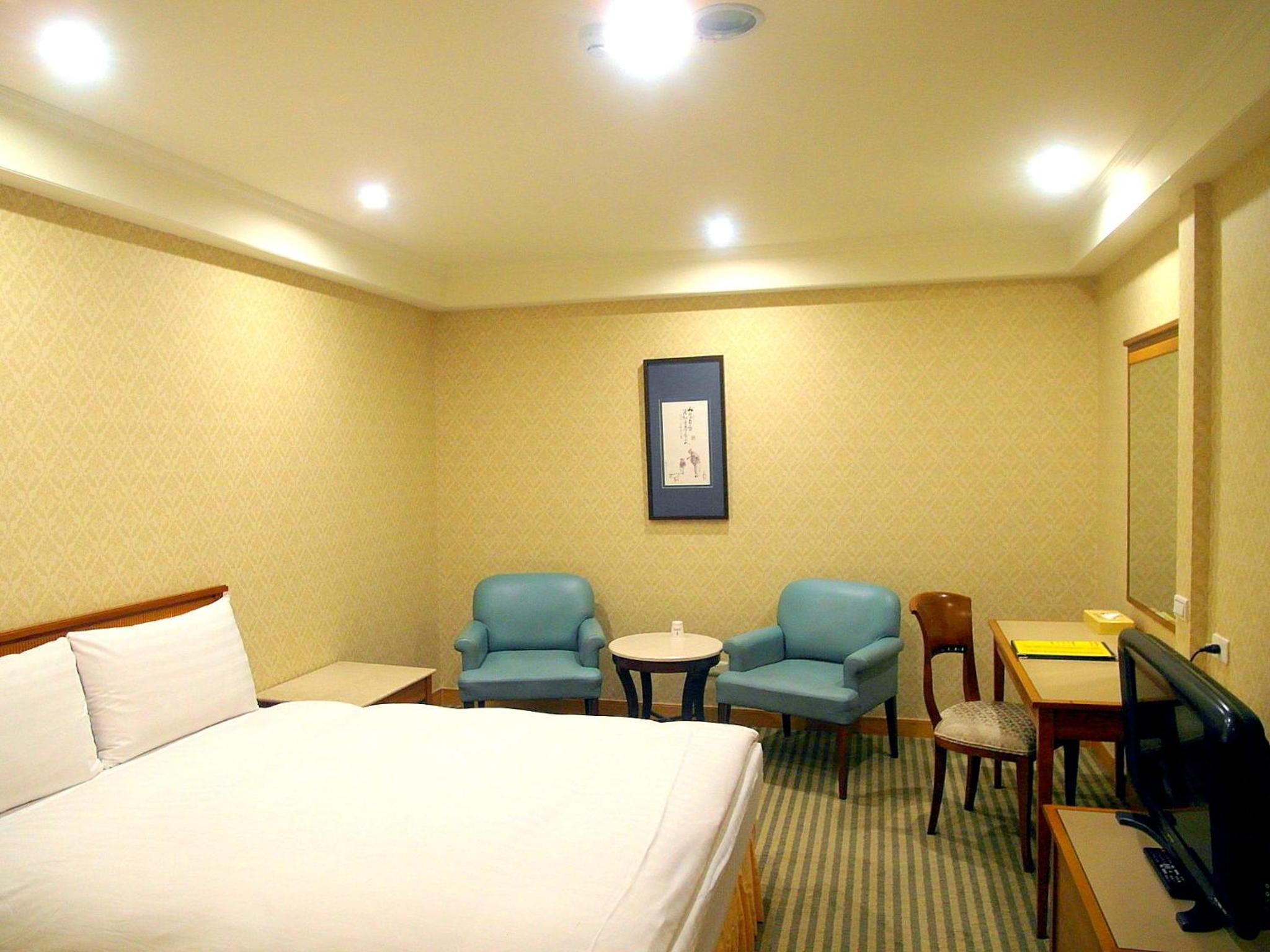 Budget Double or Twin Room - No Window photo 2
