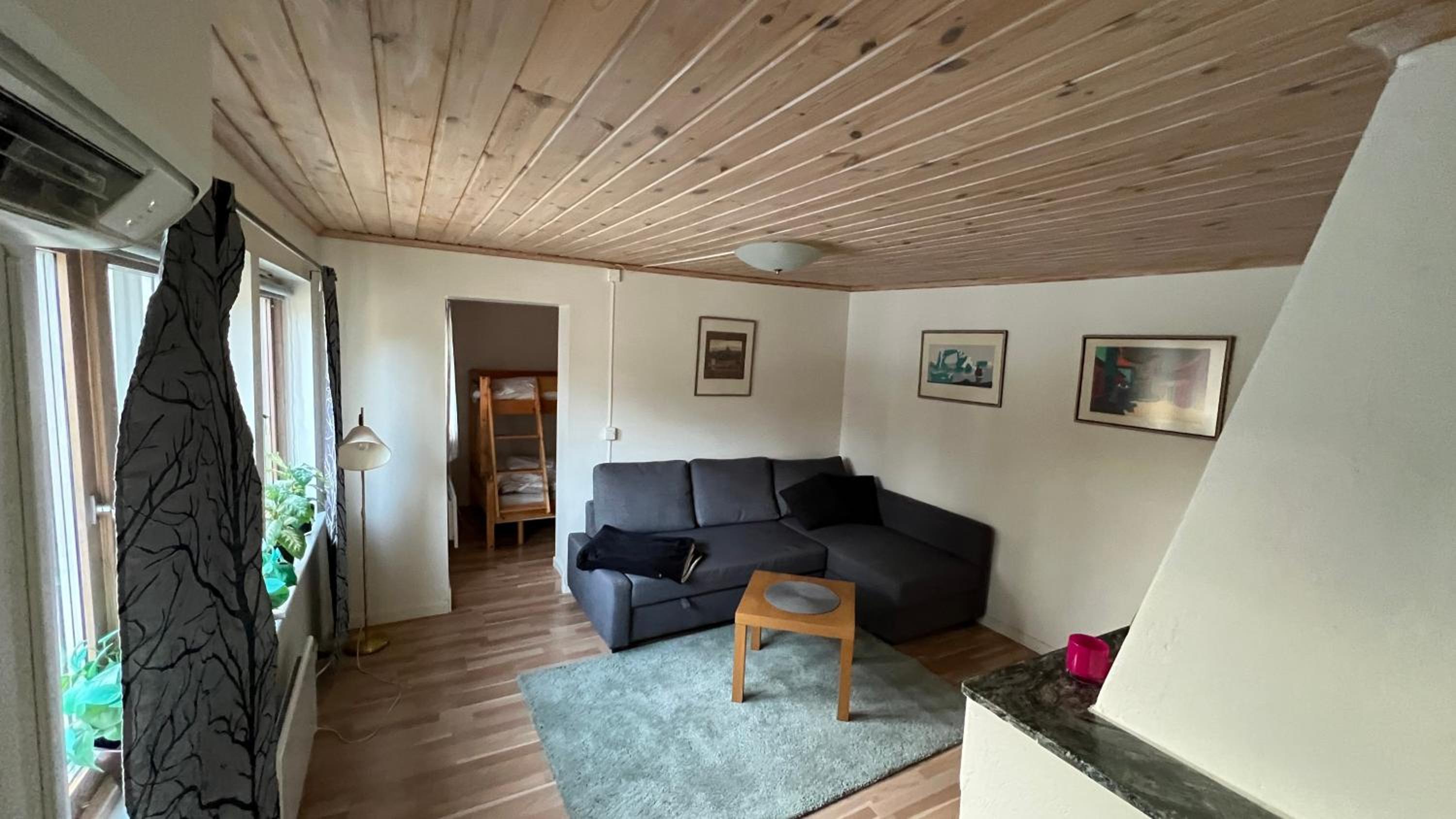 One-Bedroom House photo 1