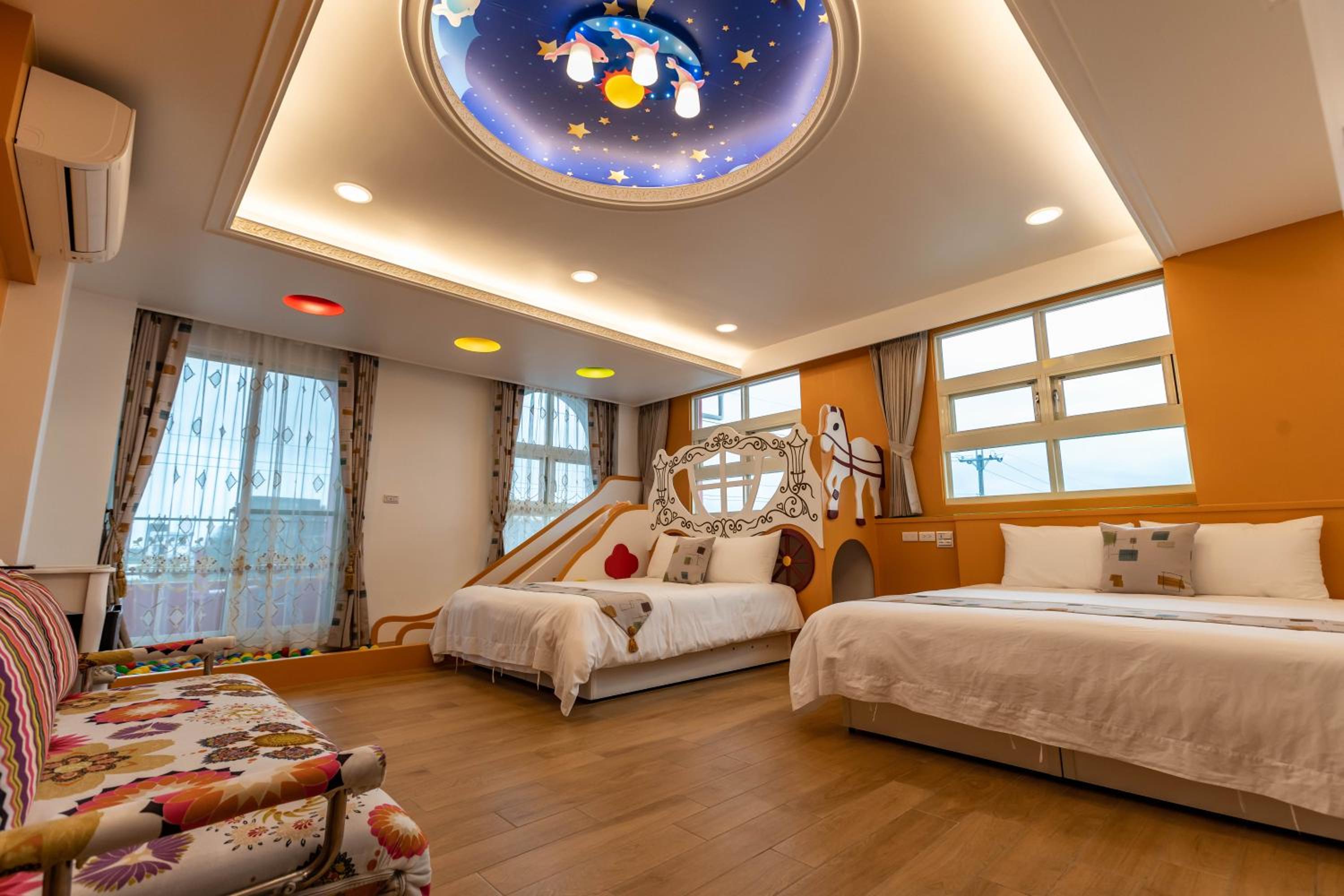 Four-Bedroom Vacation Home photo 2