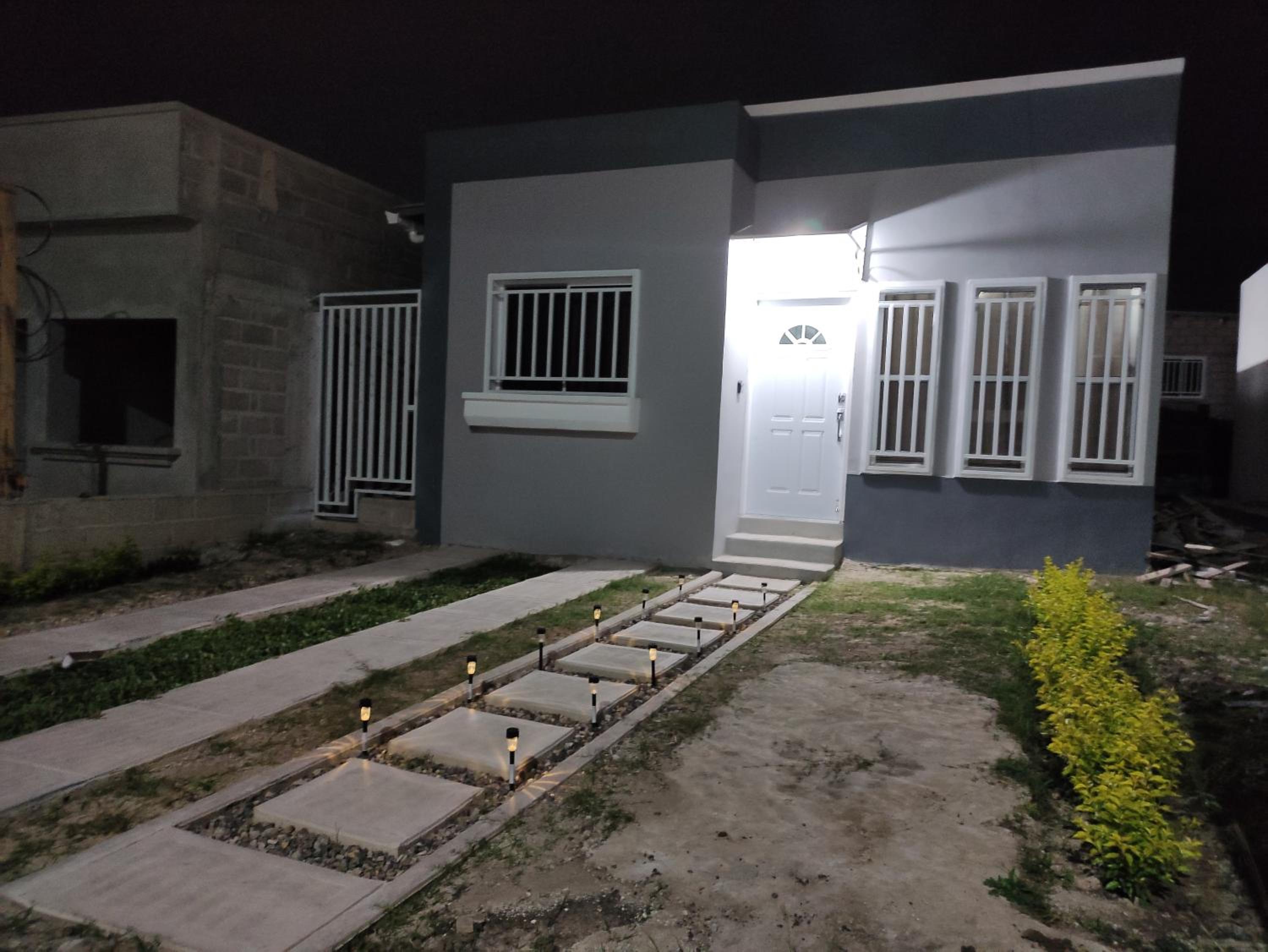 Three-Bedroom House photo 3