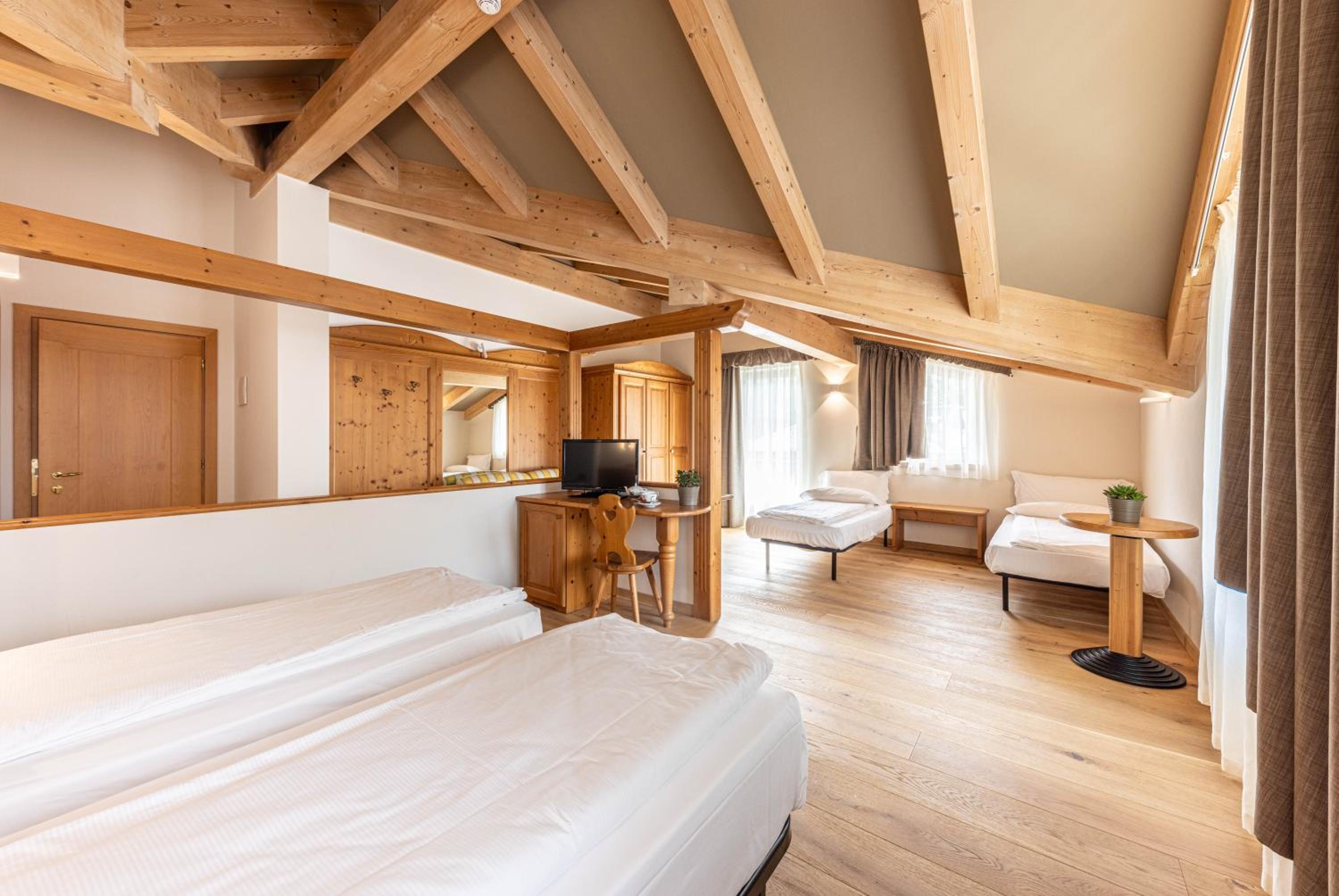 Quadruple Room With Balcony photo 2
