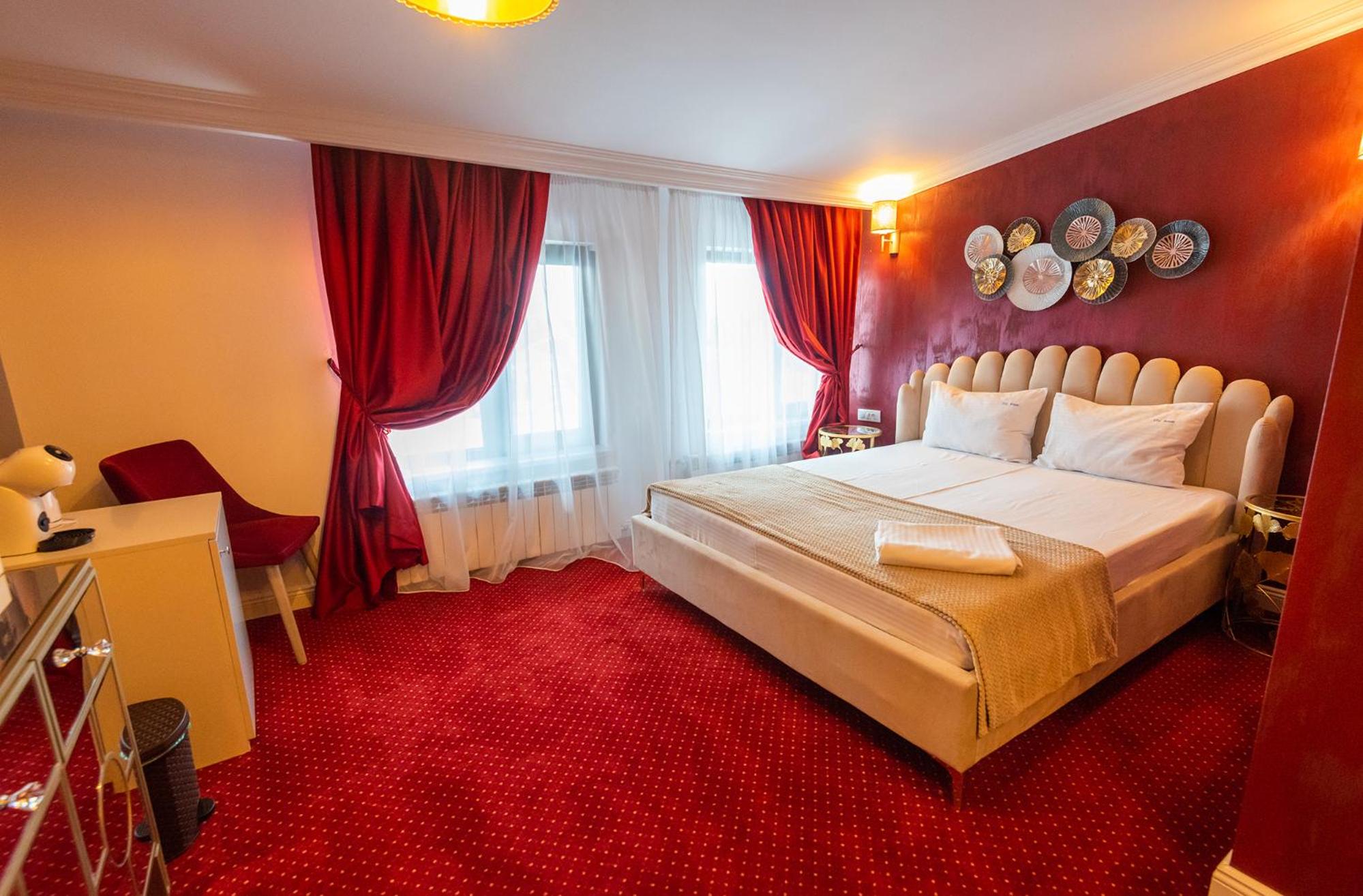 Double Room - Photo 7