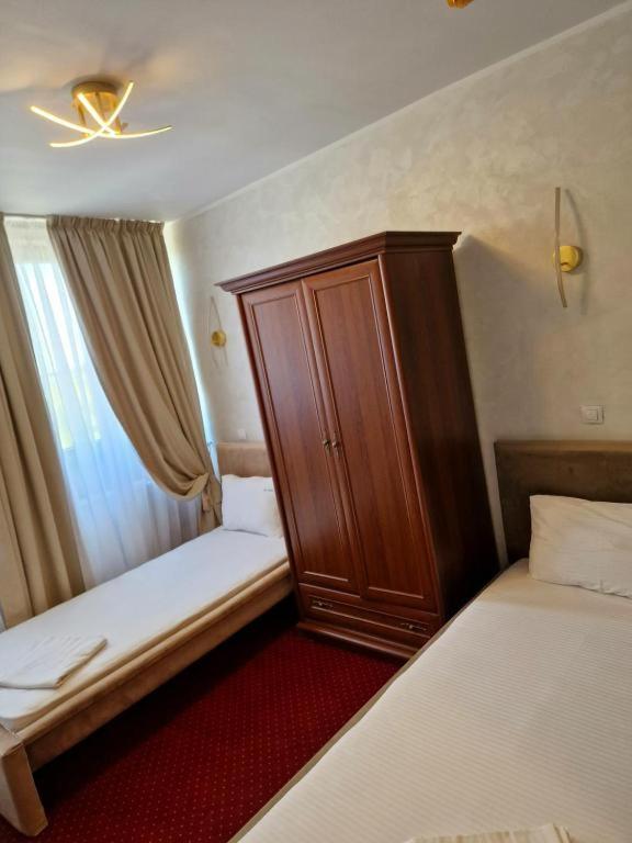 Twin Room - Photo 5