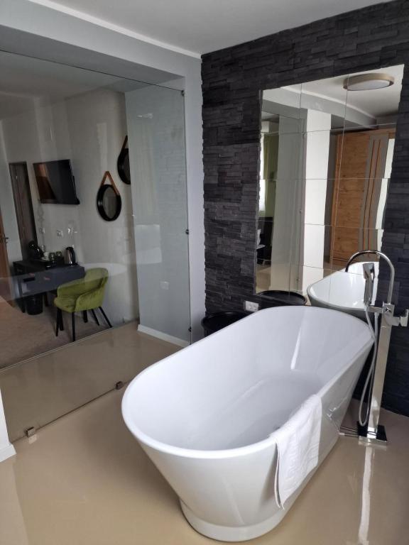 Deluxe Double Room - Photo 6