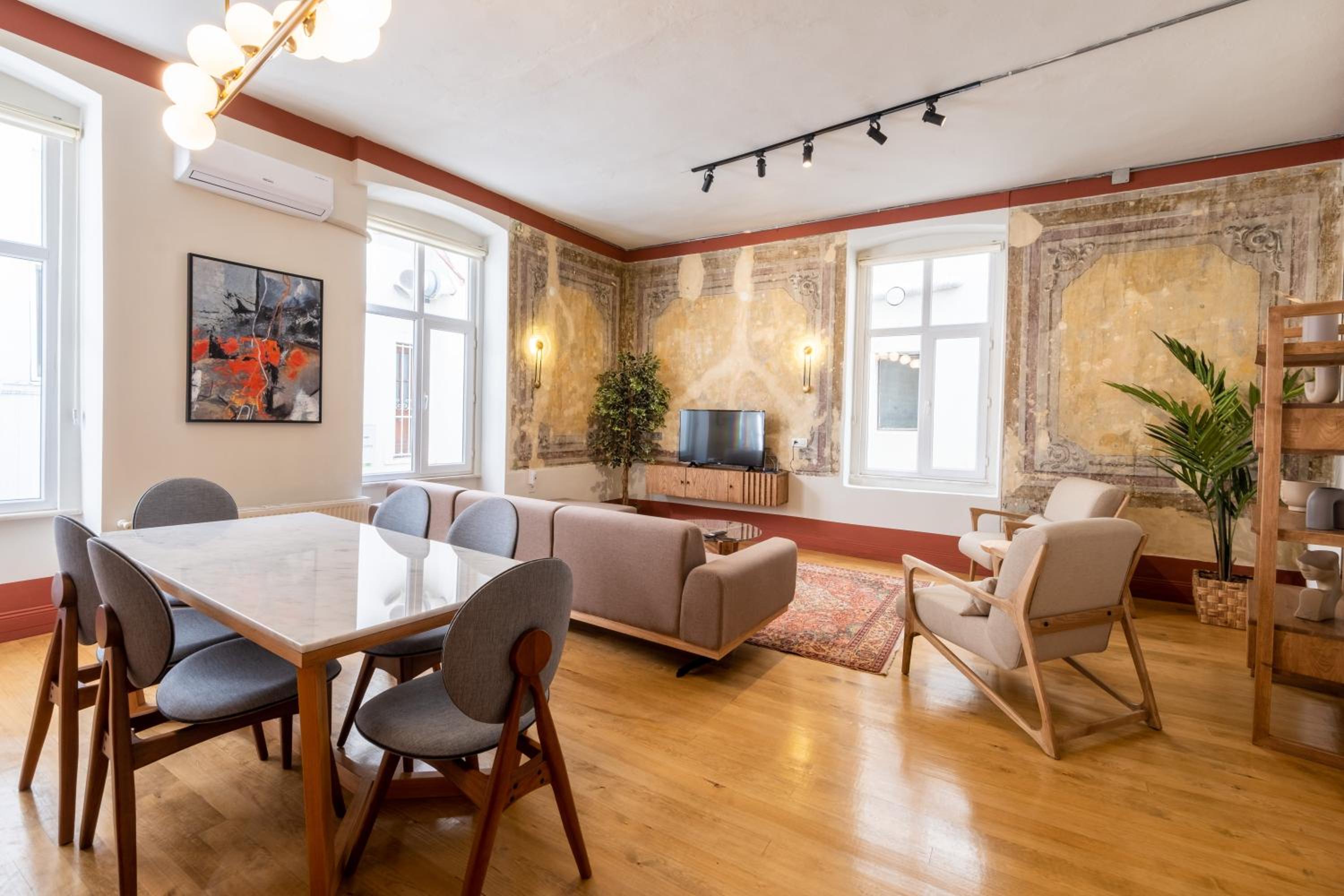Five-Bedroom Premium Apartment photo 1