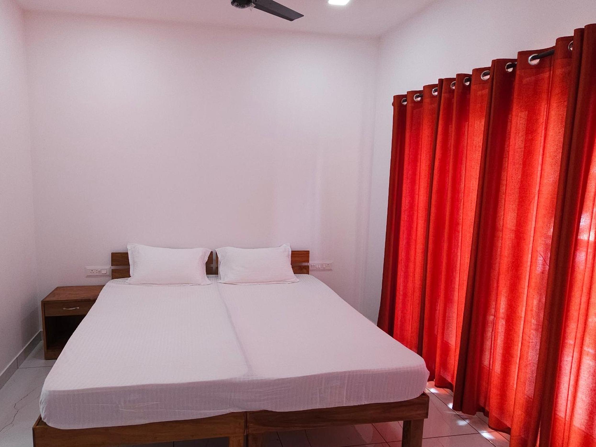 Deluxe Double Room (2 Adults + 1 Child) photo 1
