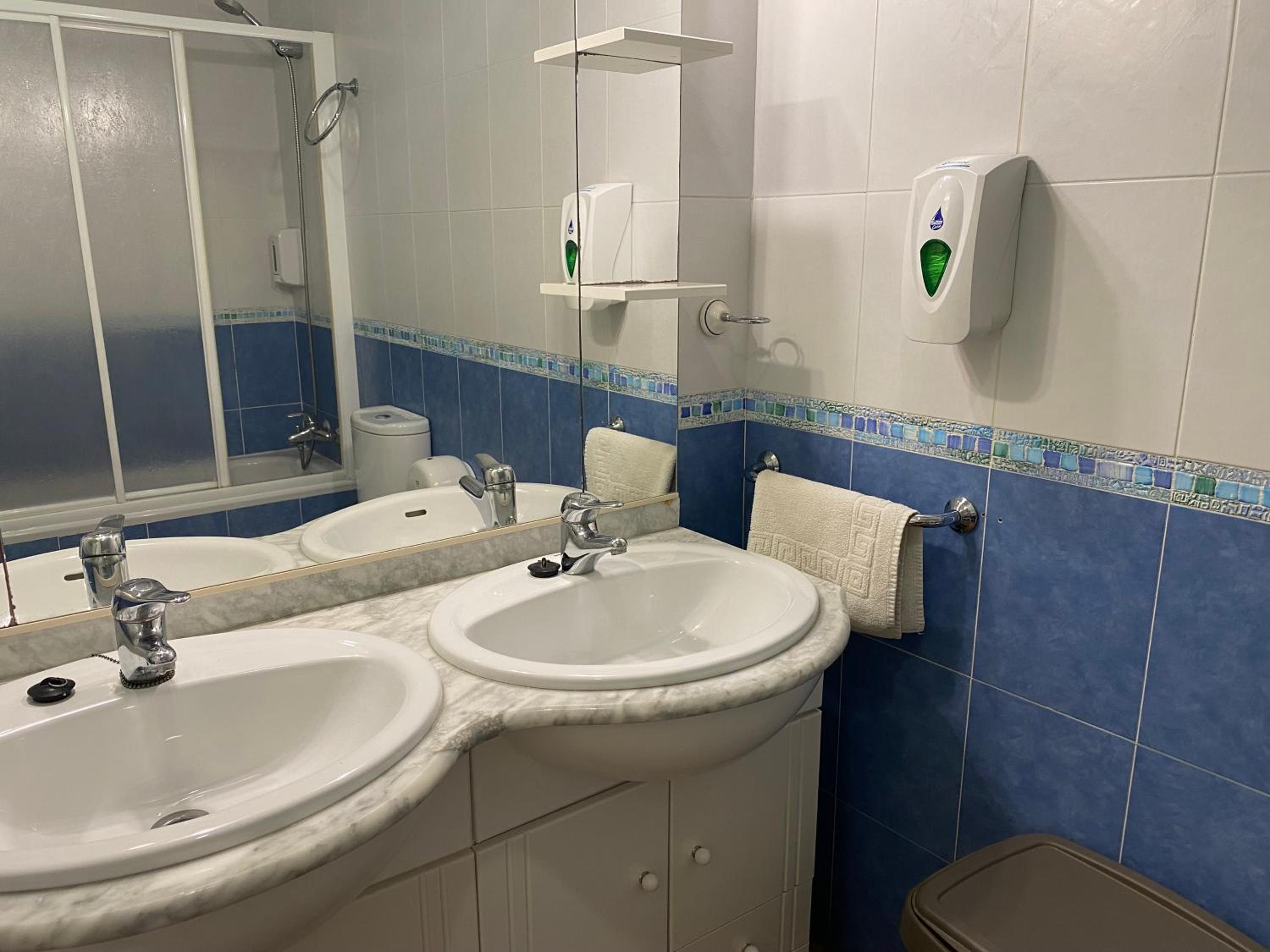 Classic Two-Bedroom Apartment with balcony photo 3