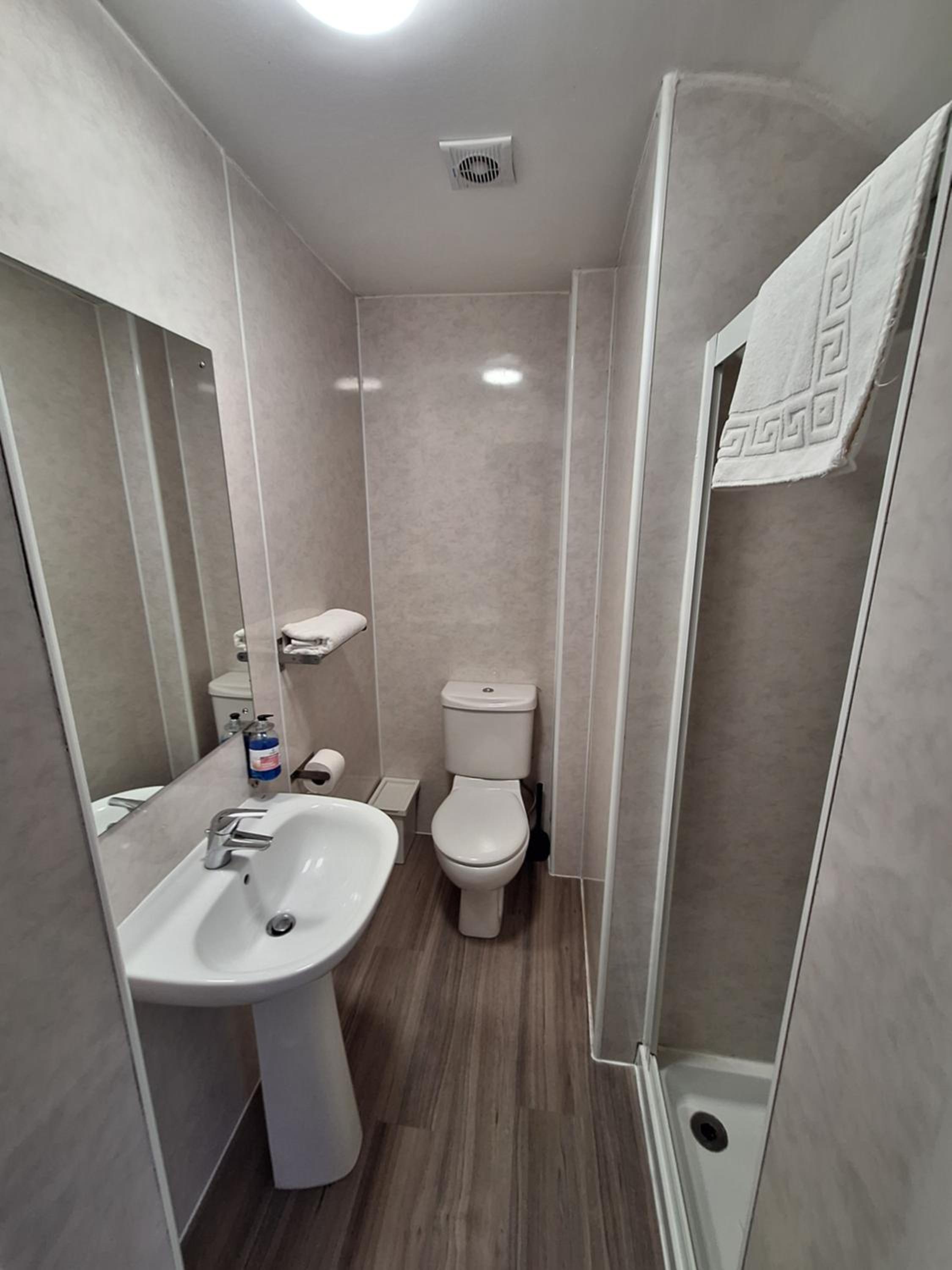 Single Room - Photo 6