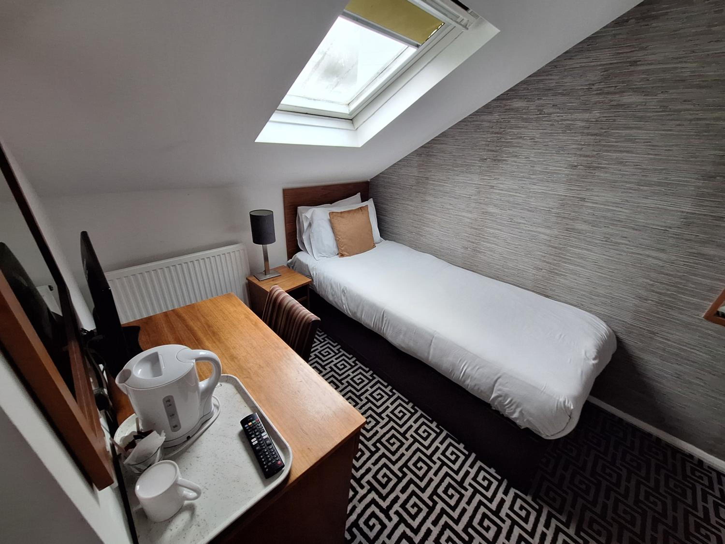 Single Room - Photo 1