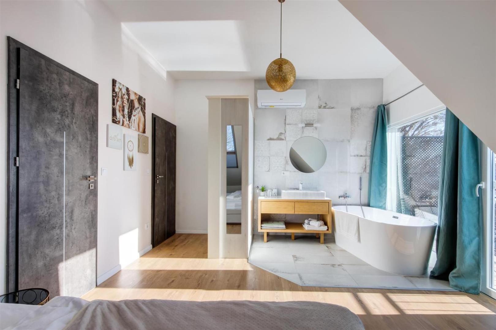 Deluxe Double Room with Balcony - Photo 3