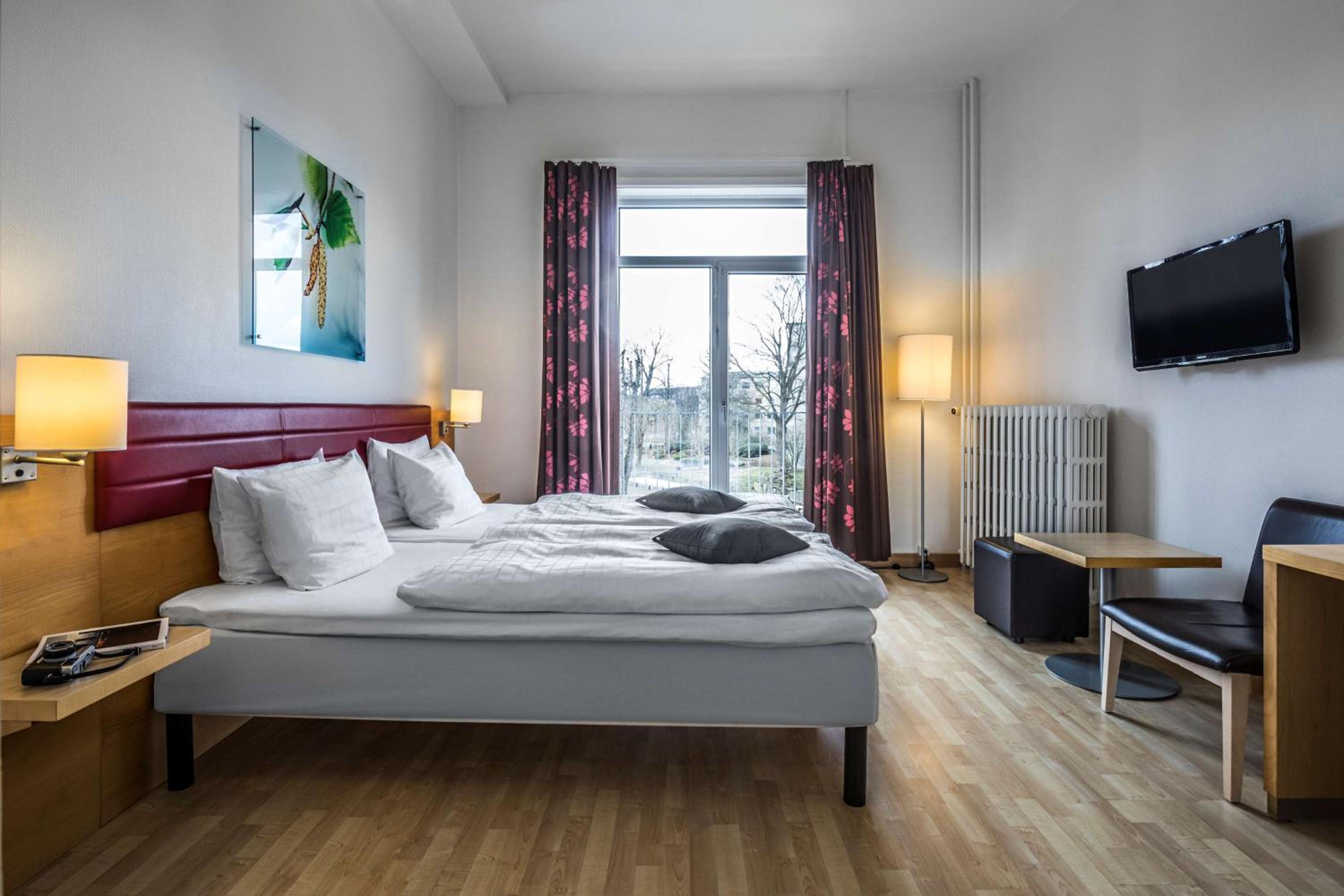 Standard Twin Room - Photo 3