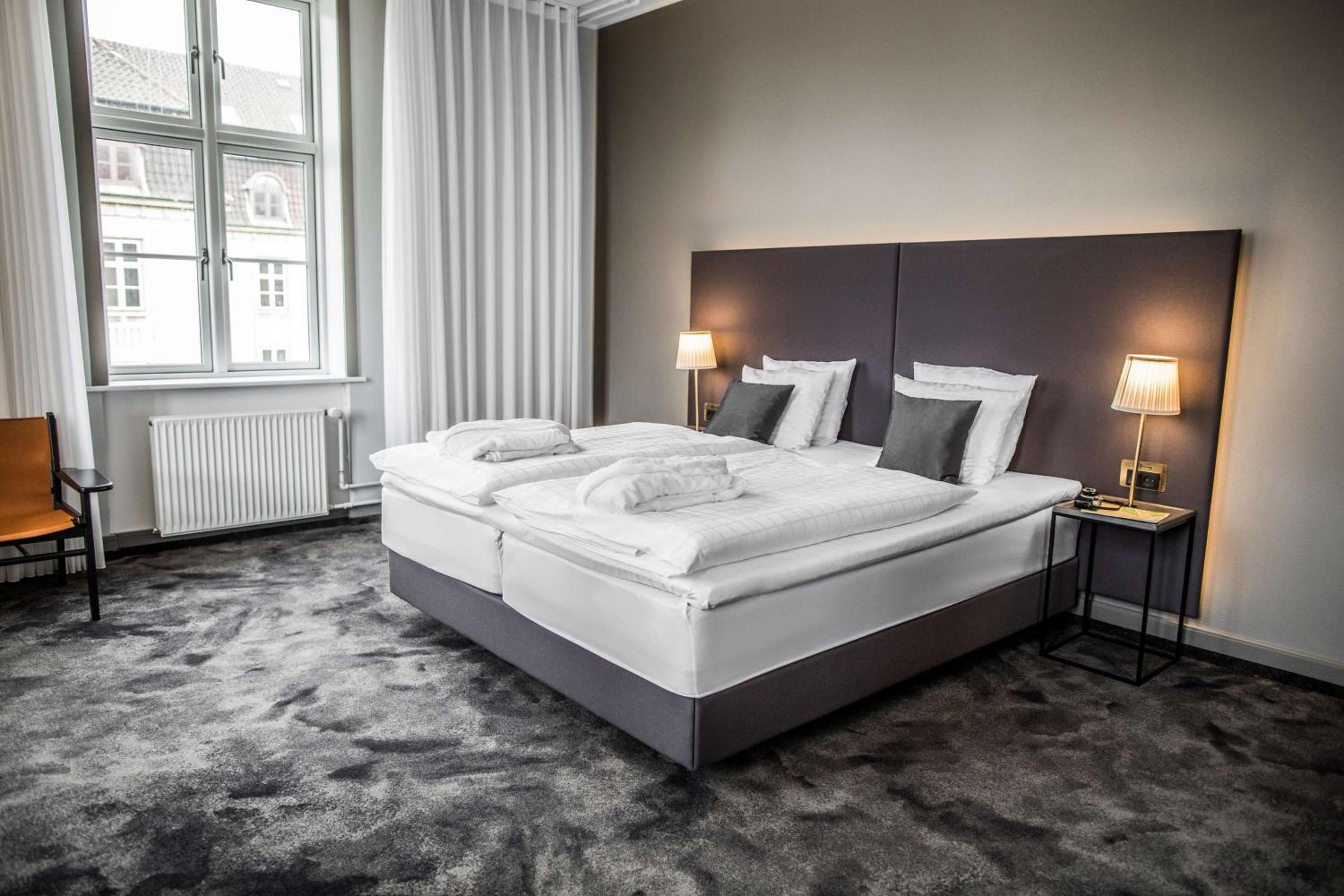 Superior King Room - Photo 5