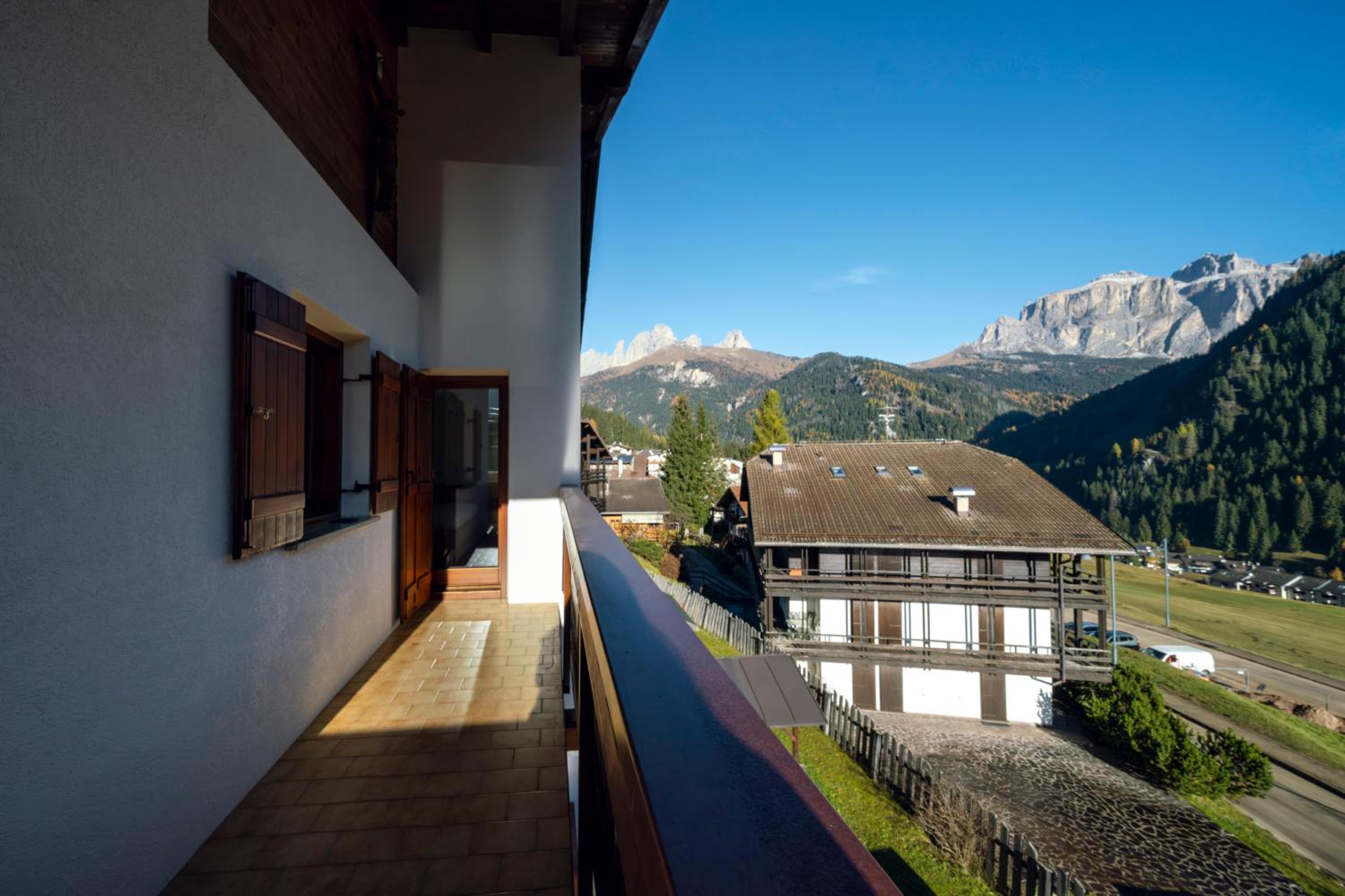 Two-Bedroom Apartment with Mountain View photo 3