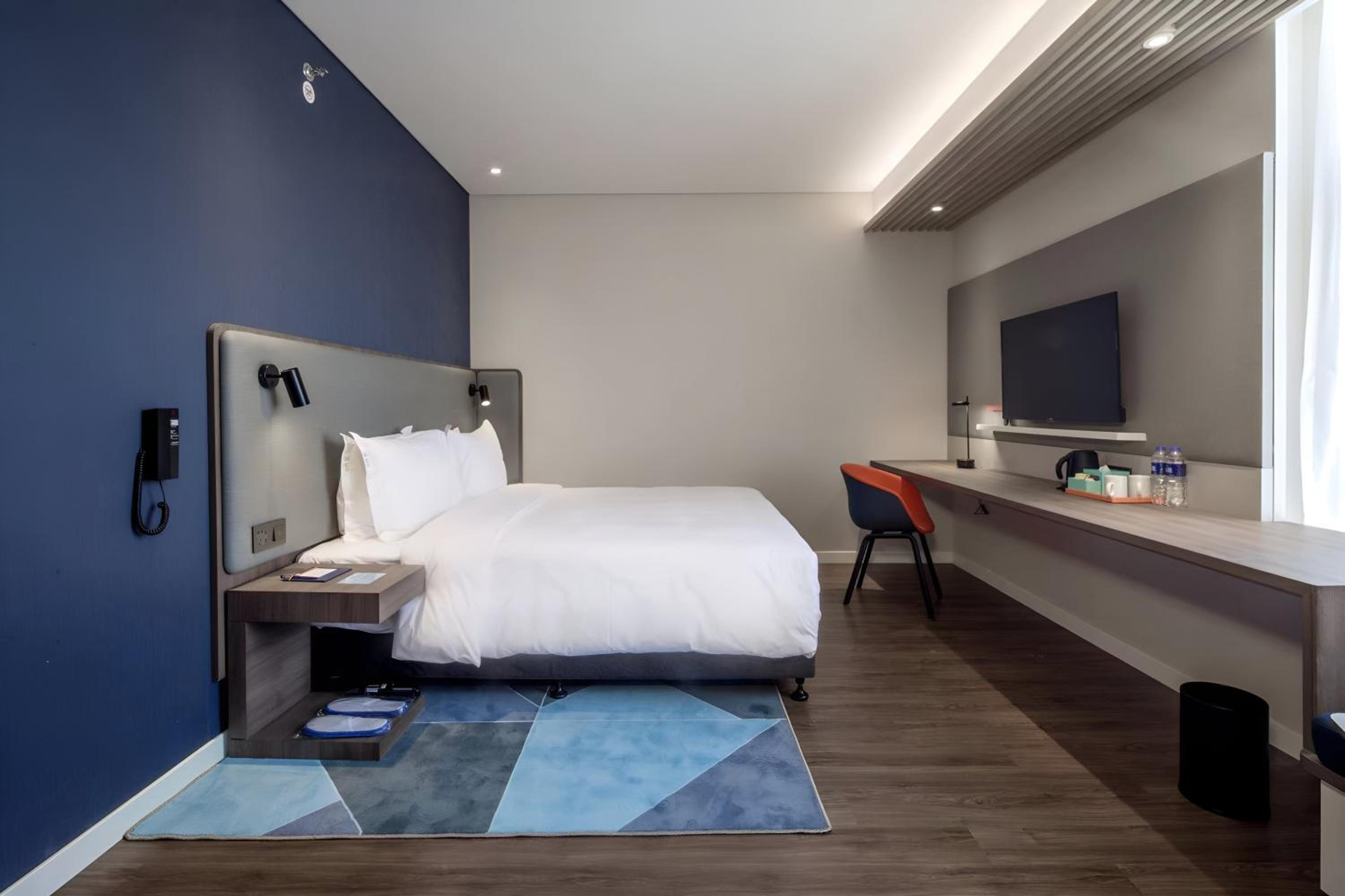 Standard King Room photo 2