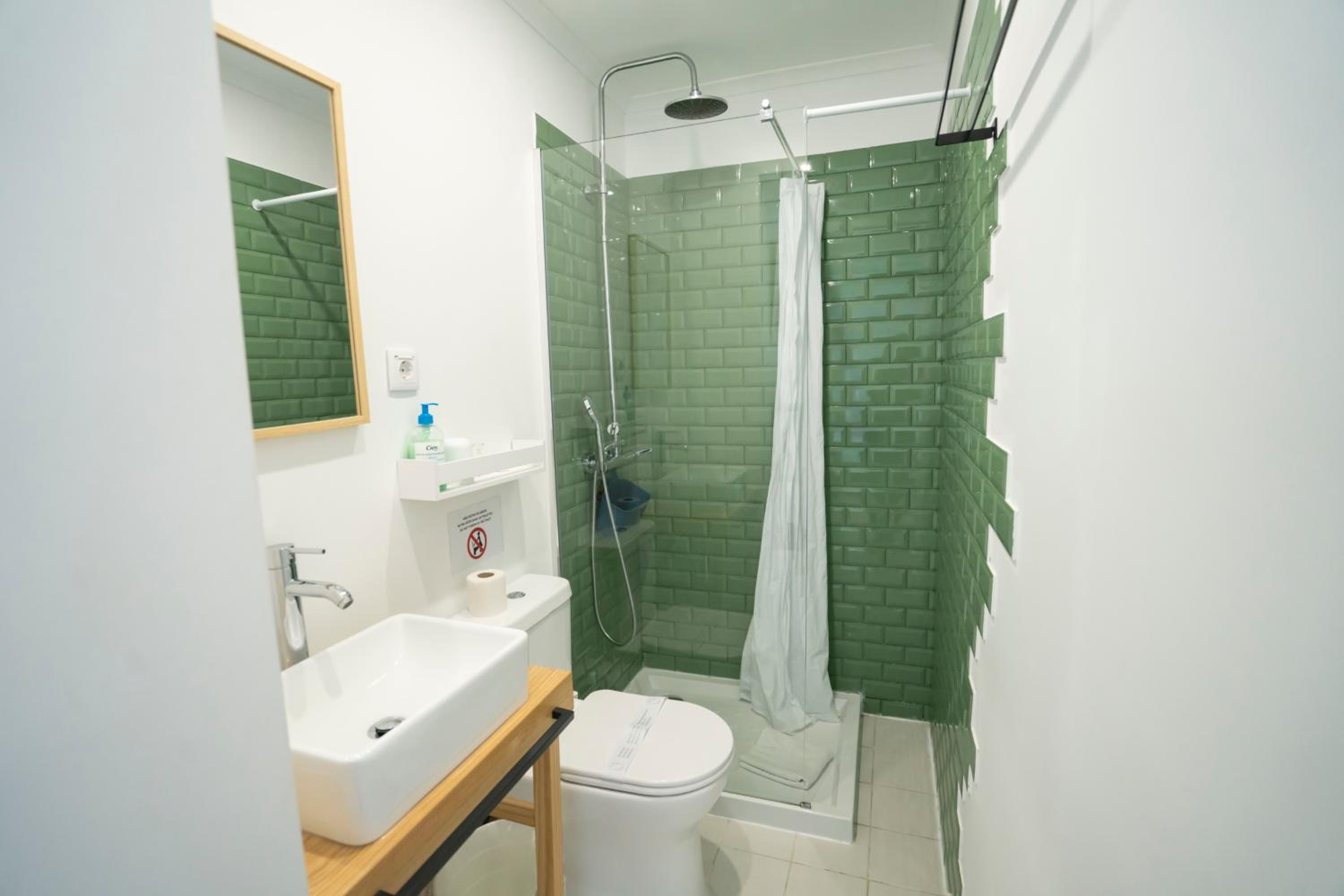 Double Room with Pool View - Photo 9
