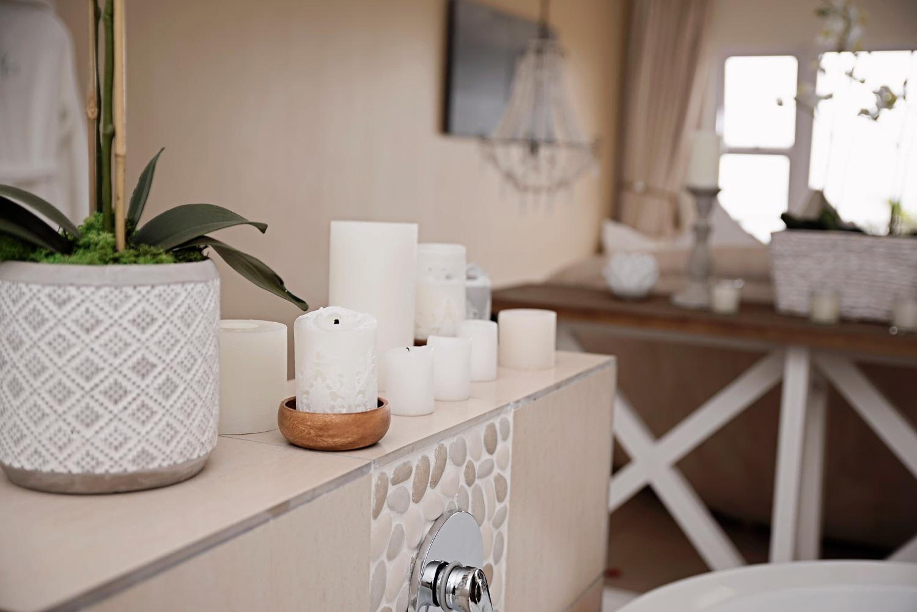 Honeymoon Suite - Photo 12