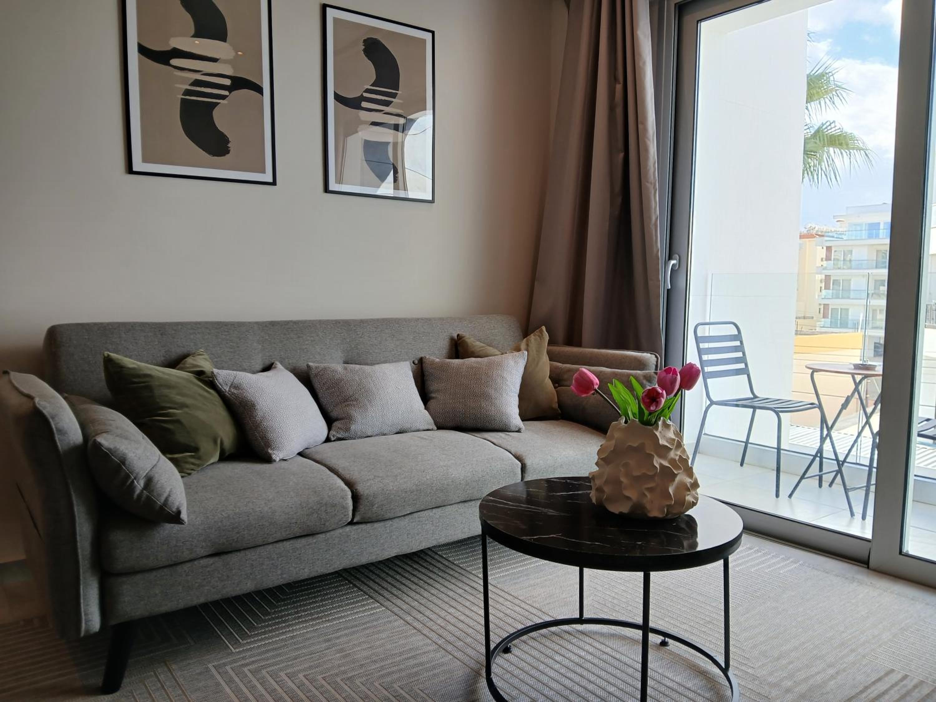 One-Bedroom Apartment with Balcony photo 3