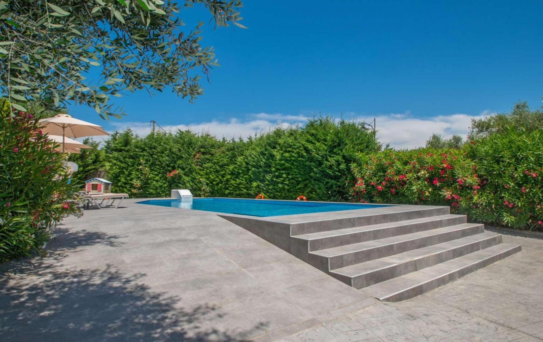 Three-Bedroom Villa photo 3