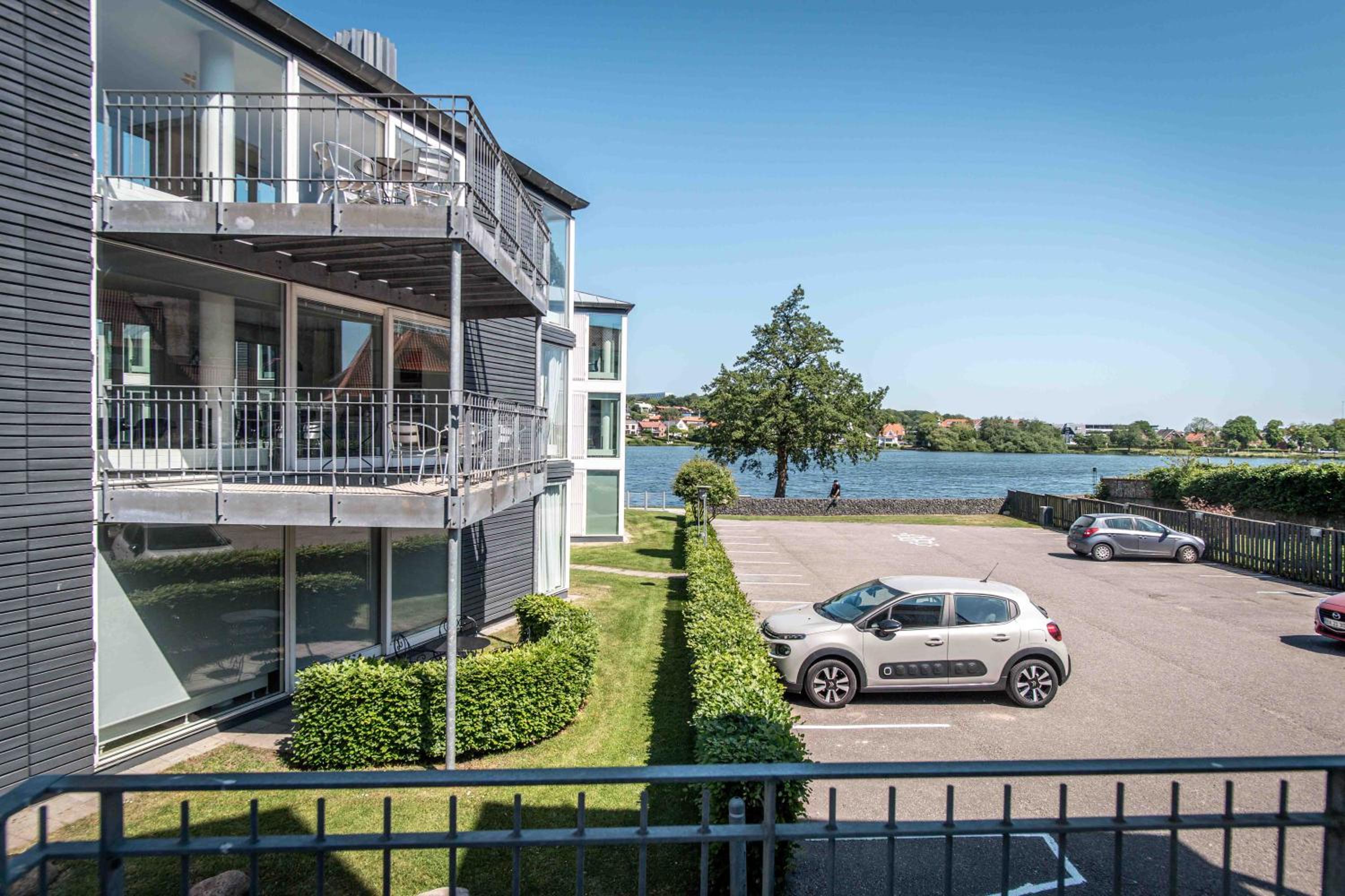 Two-Bedroom Apartment with Courtyard View thumbnail 6