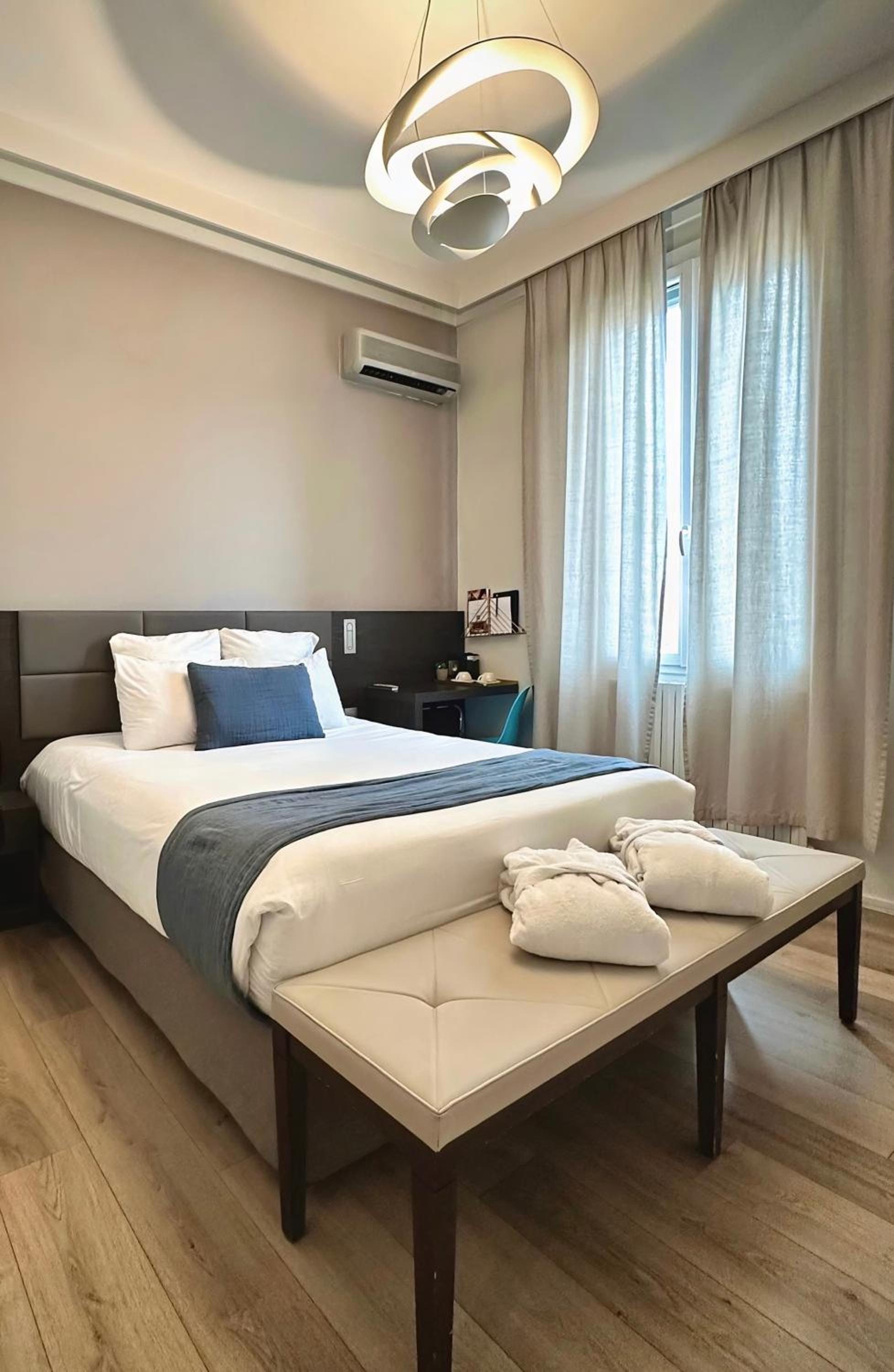 Prestige Double or Twin Room - Photo 11