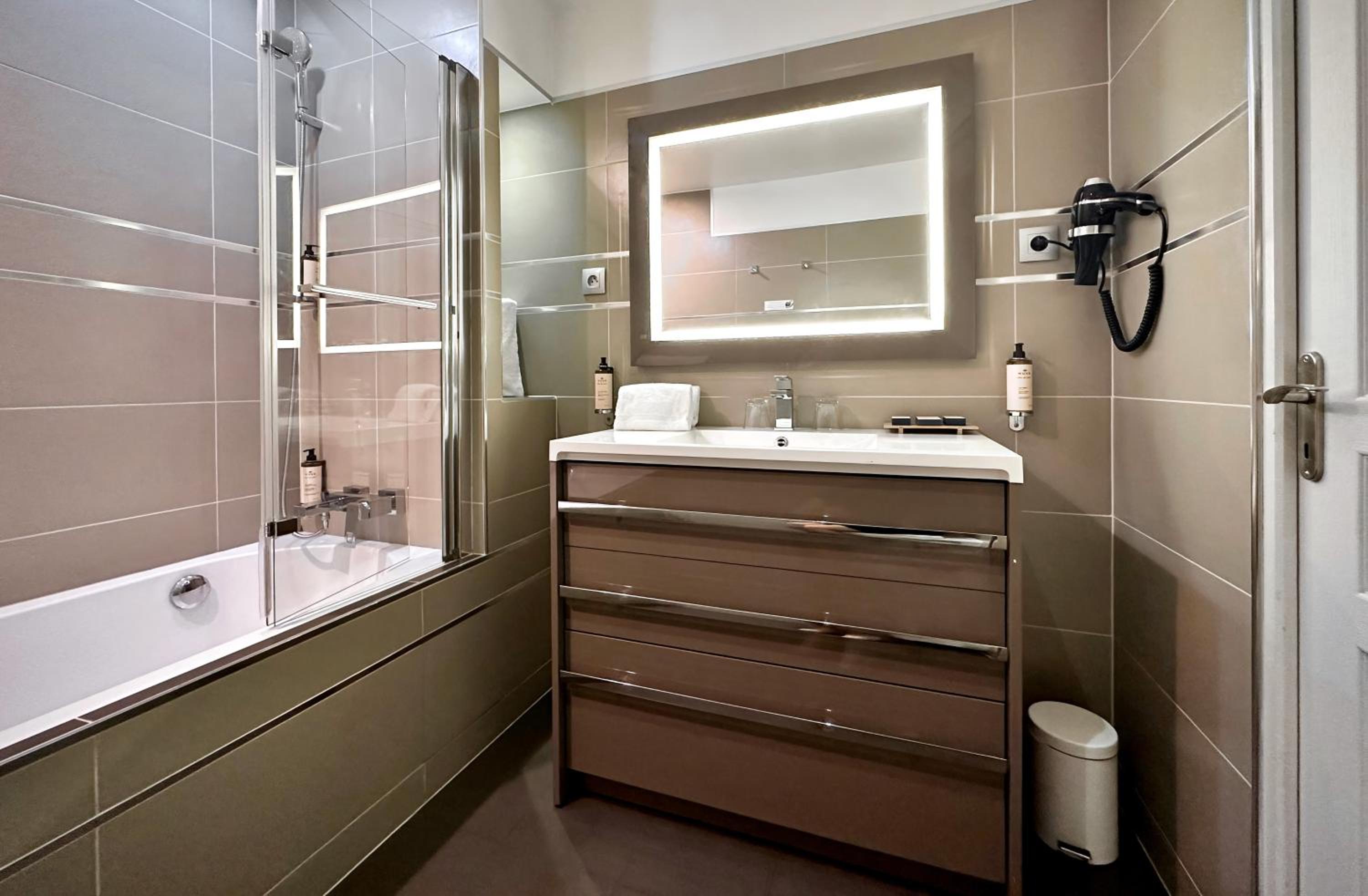 Prestige Double or Twin Room - Photo 2