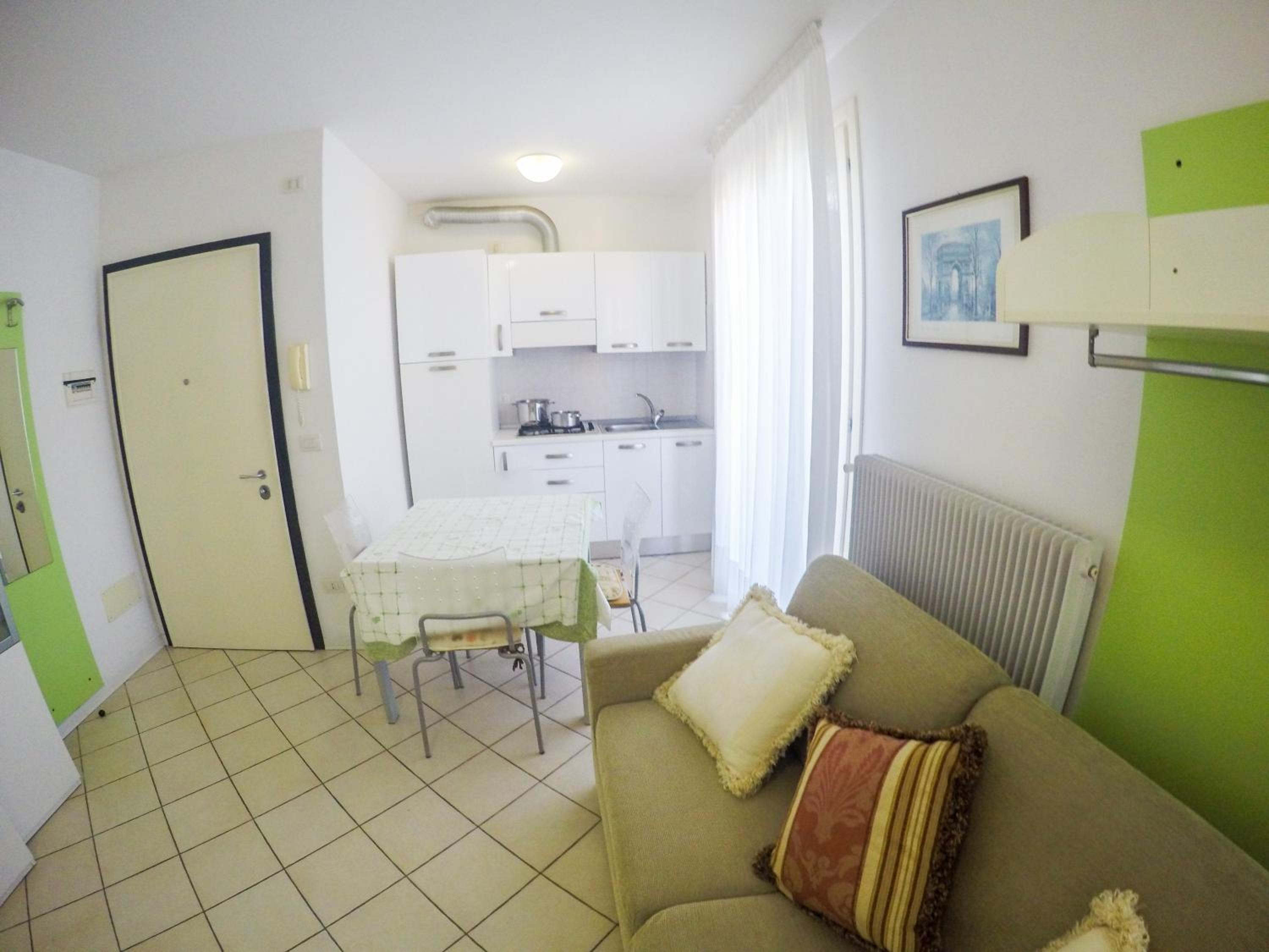 Studio with Balcony - Photo 2