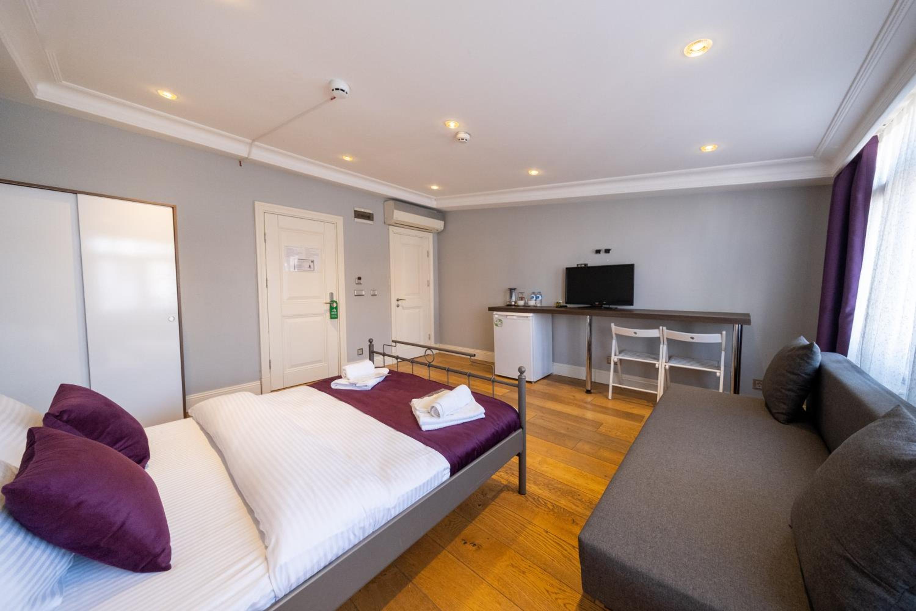 Deluxe King Room