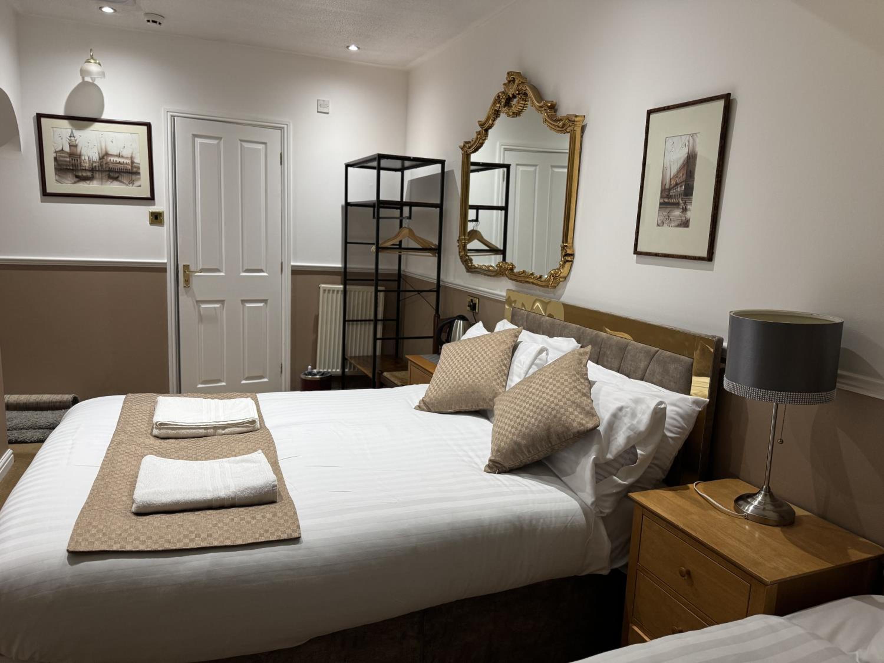 Deluxe Double Or Twin Room photo 1