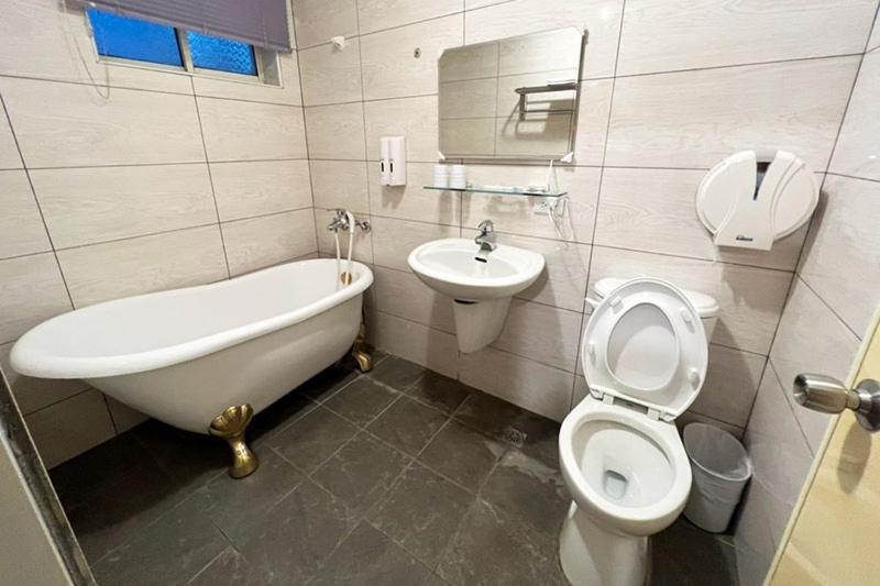 Double Room with Private Bathroom-D2 photo 2