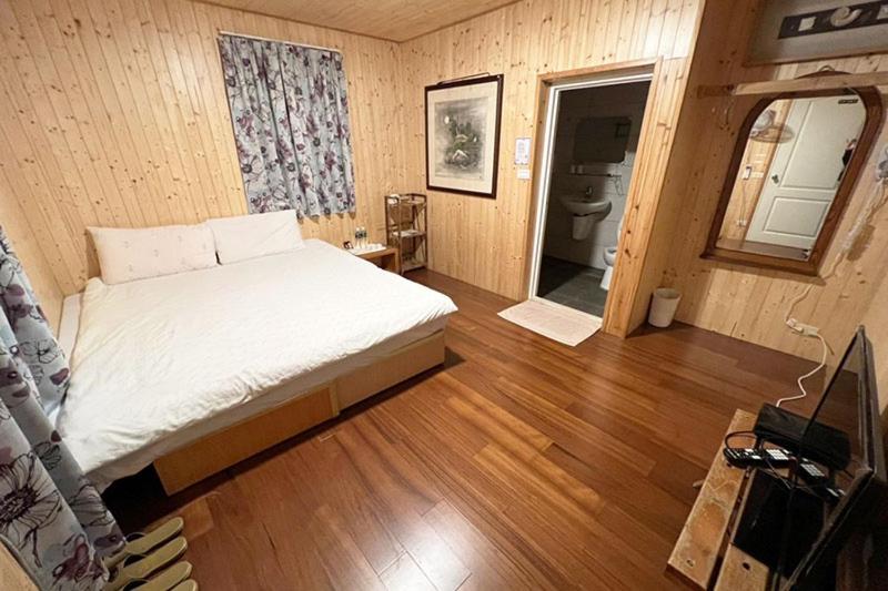 Double Room with Private Bathroom-D2 photo 3